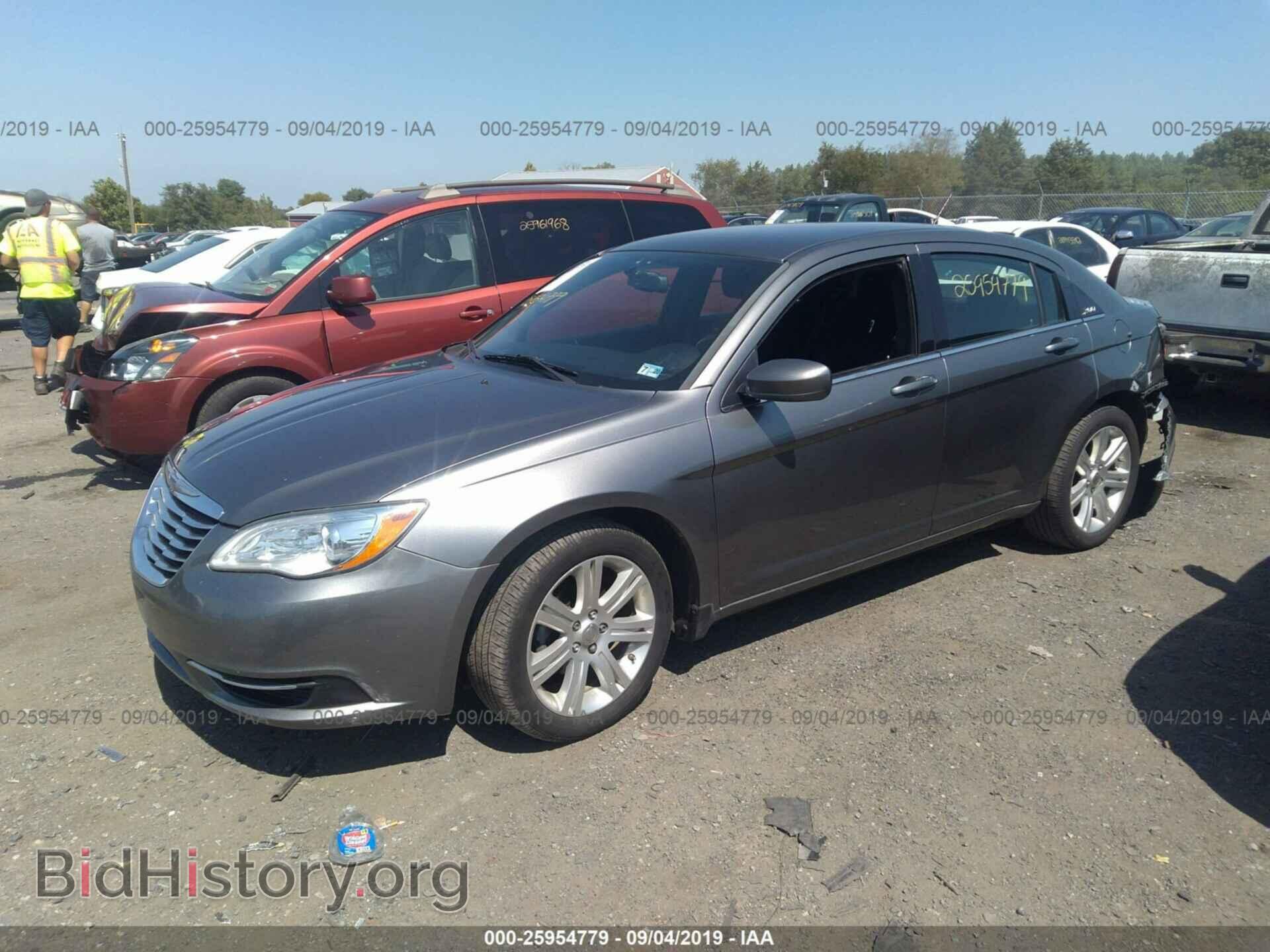 2013 CHRYSLER 200 - VIN: 1C3CCBBB8DN700151 - Фото 2