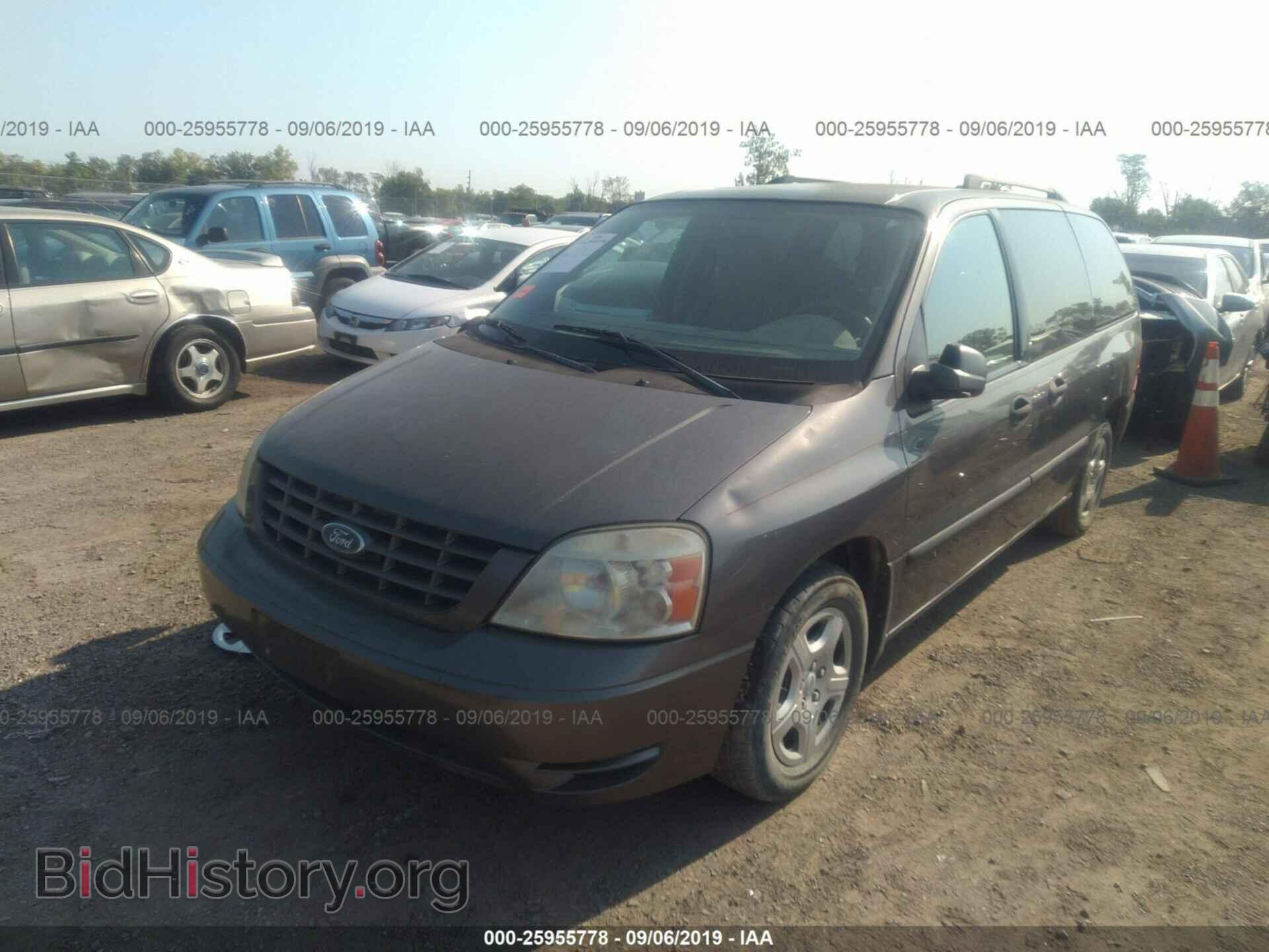 2006 FORD FREESTAR - VIN: 2FMDA516X6BA42550 - Фото 2