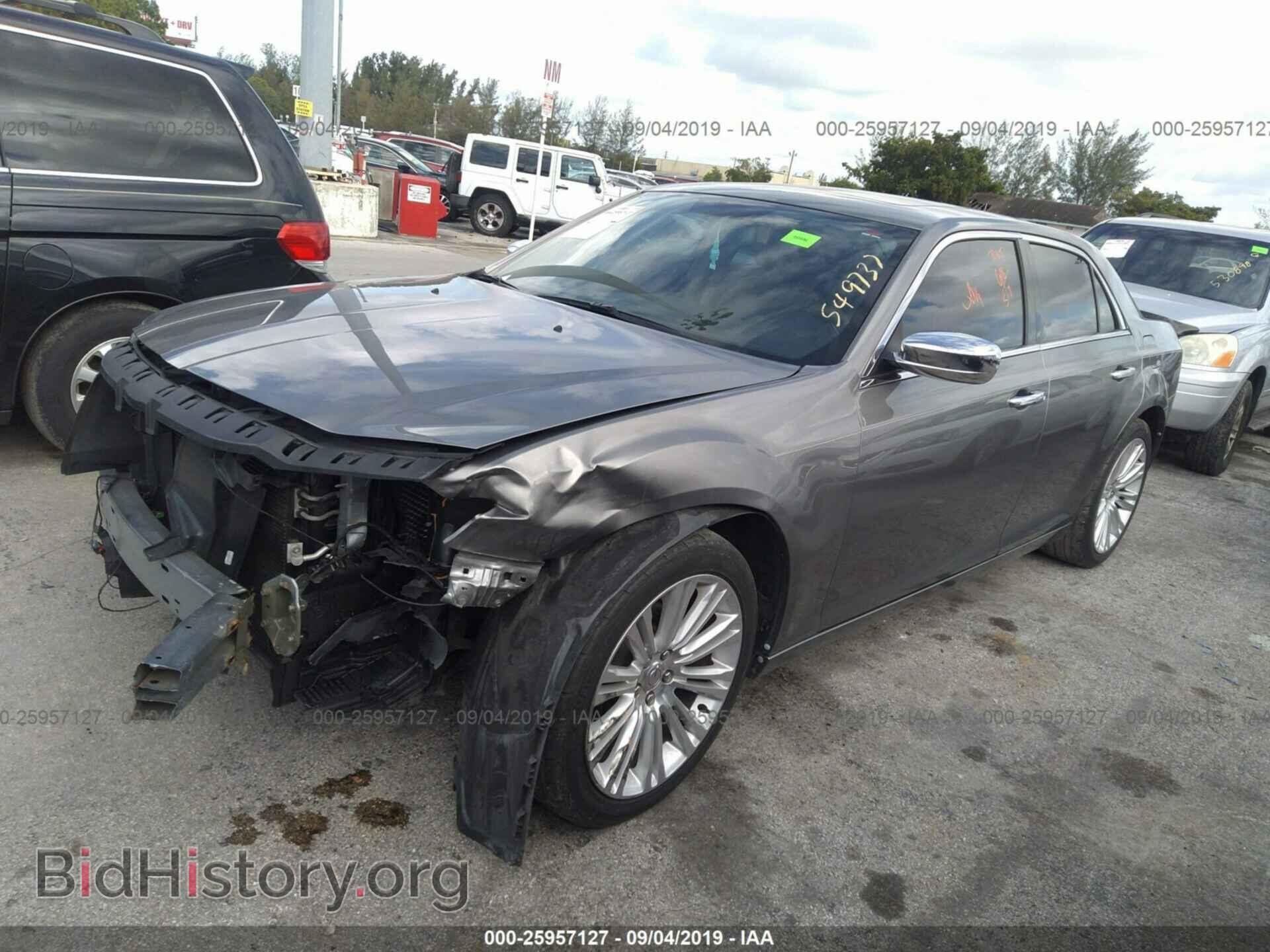 2011 CHRYSLER 300 - VIN: 2C3CA5CG6BH549737 - Фото 2