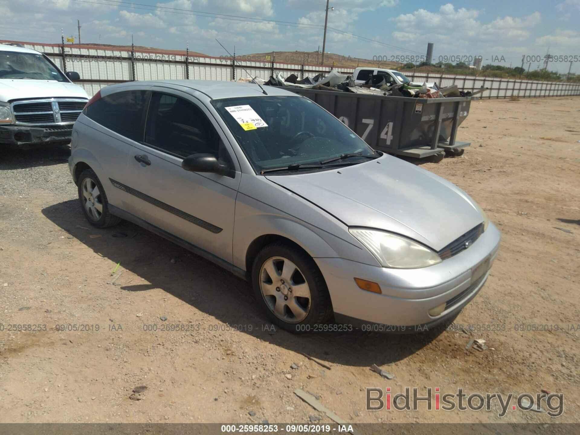 Photo 3FAFP3131YR225934 - FORD FOCUS 2000