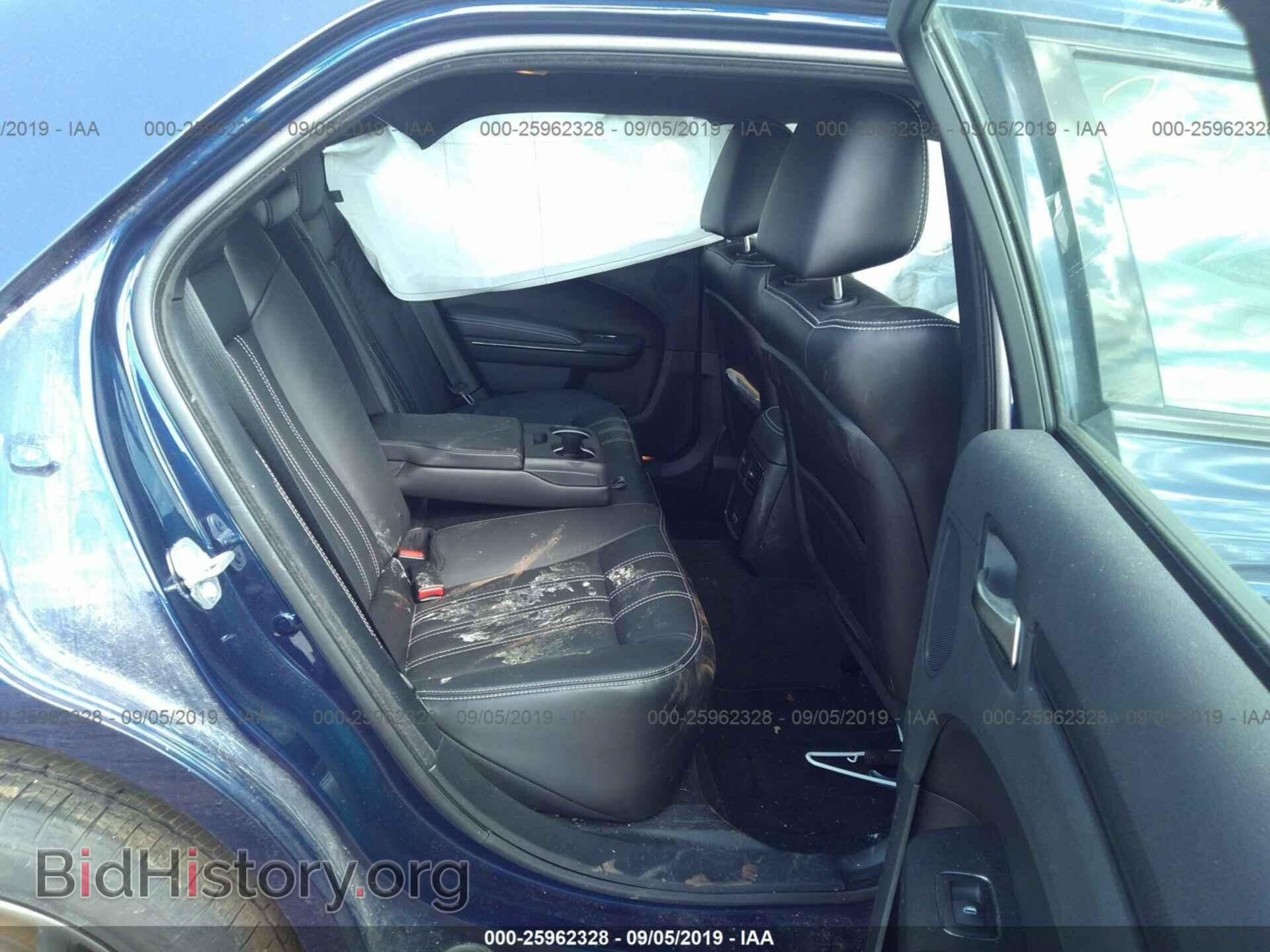 2016 CHRYSLER 300 - VIN: 2C3CCAGG0GH322001 - Фото 8