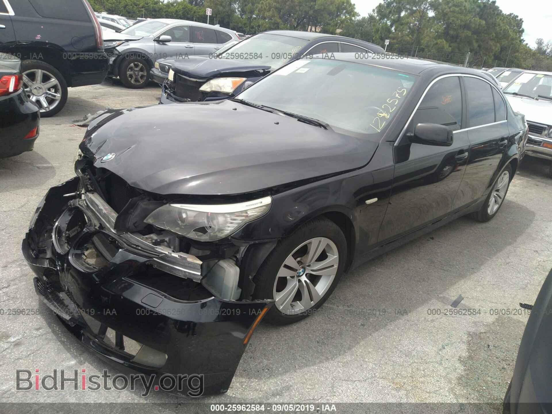 2009 BMW 528 - VIN: WBANU53529C122575 - Фото 2