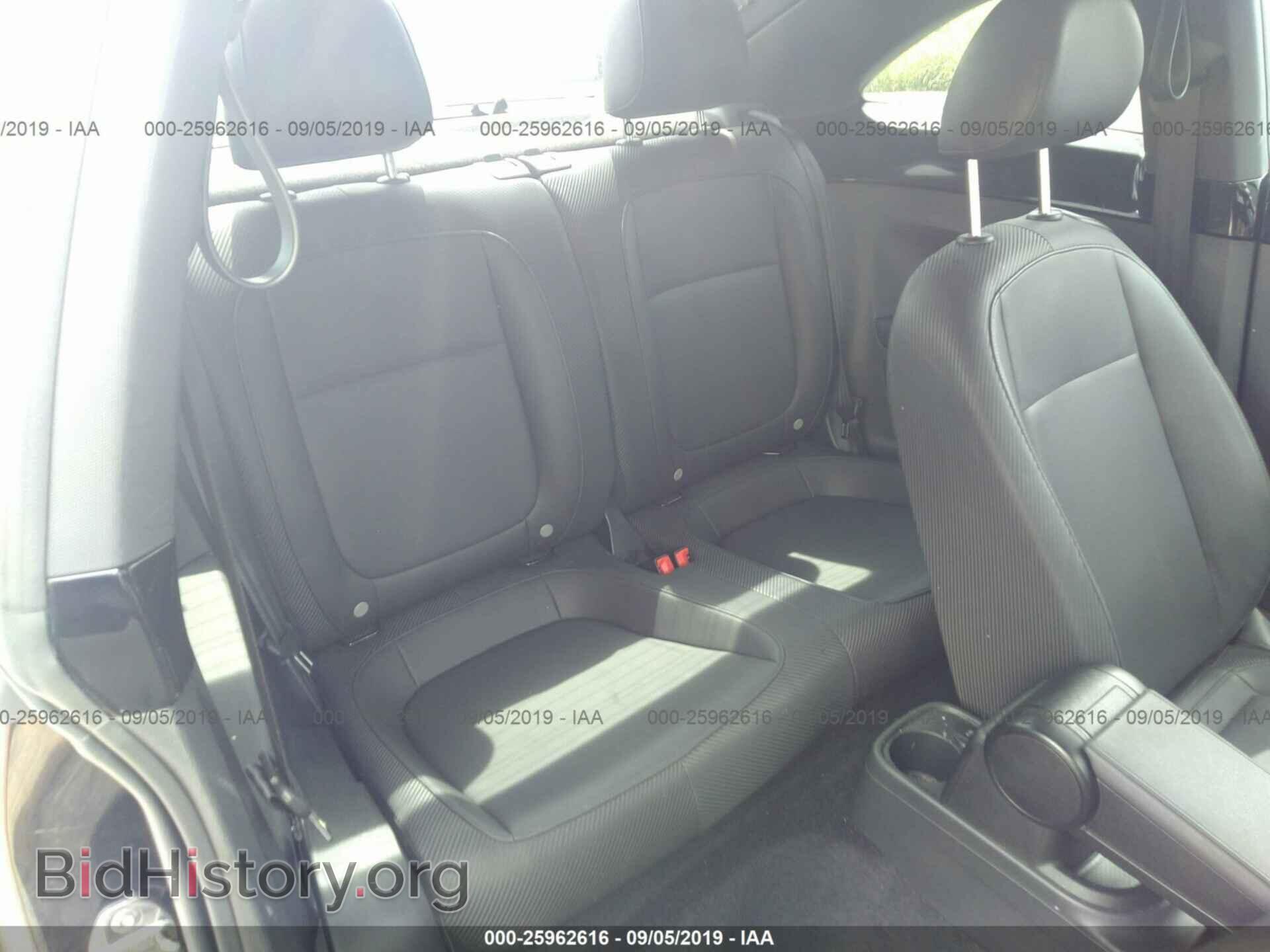 2013 VOLKSWAGEN BEETLE - VIN: 3VWJP7AT0DM689927 - Фото 8