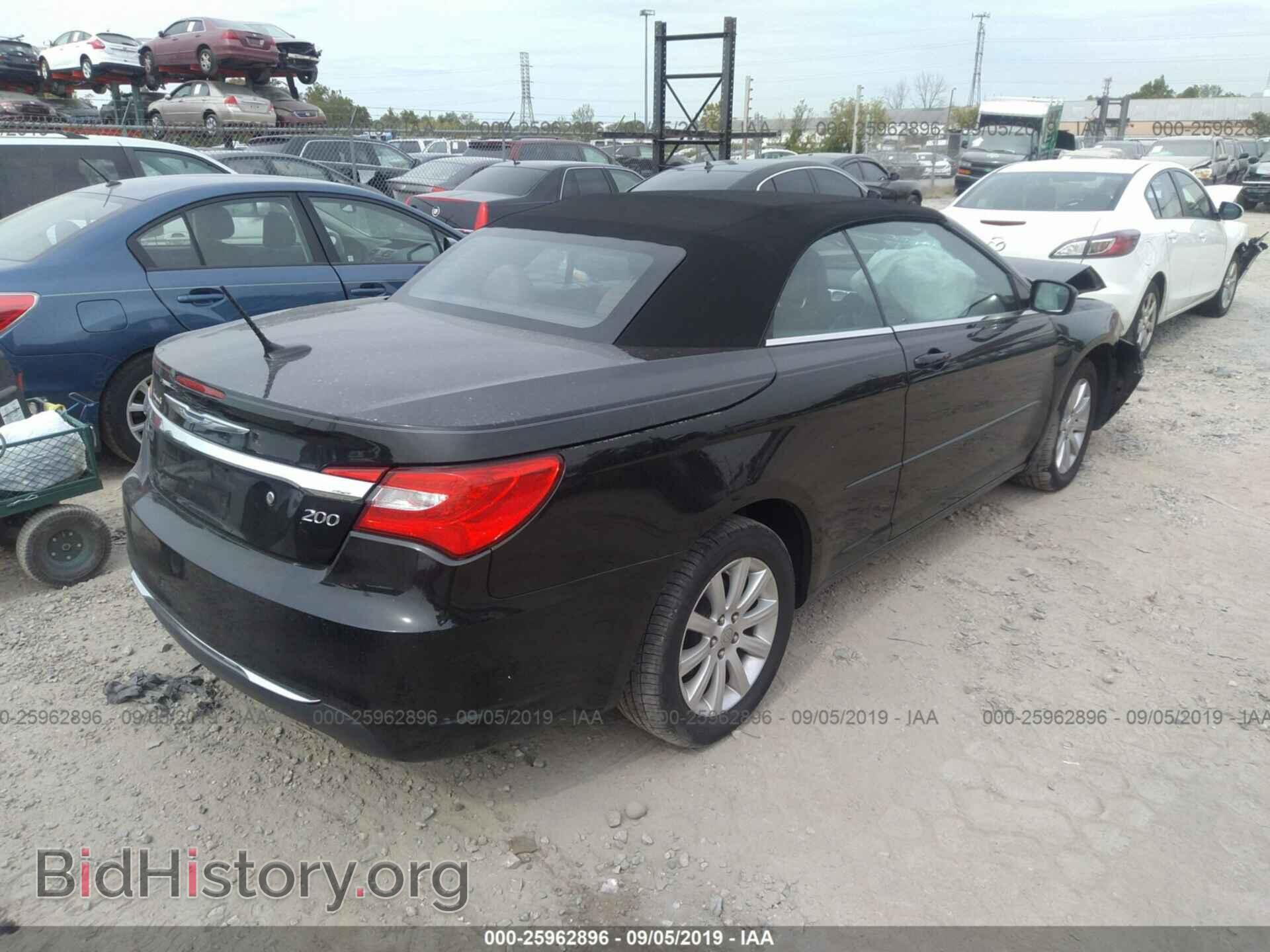2011 CHRYSLER 200 - VIN: 1C3BC2EG6BN617396 - Фото 4
