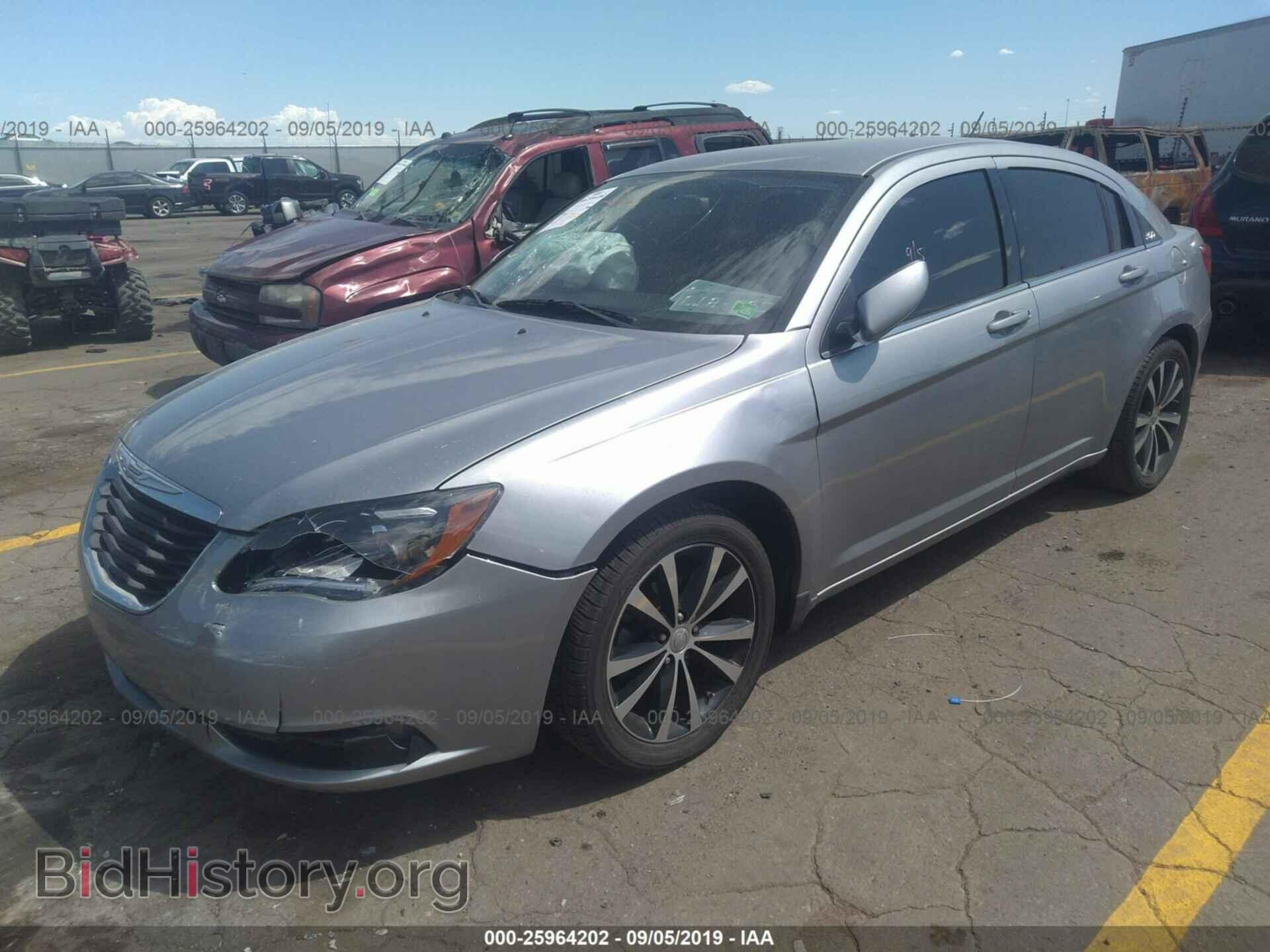 2013 CHRYSLER 200 - VIN: 1C3CCBBB3DN702177 - Photo 2
