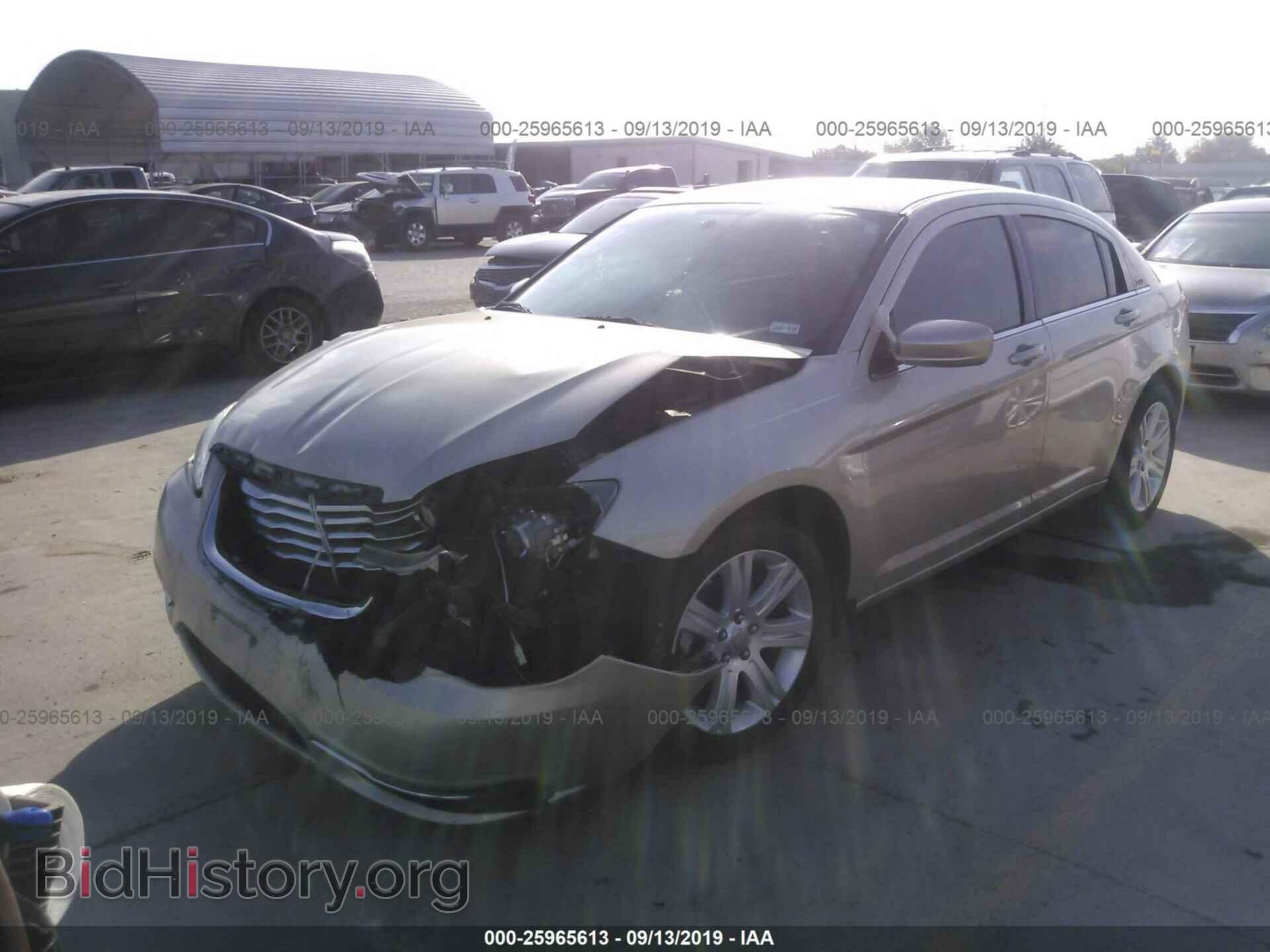 2013 CHRYSLER 200 - VIN: 1C3CCBBB4DN728285 - Фото 2