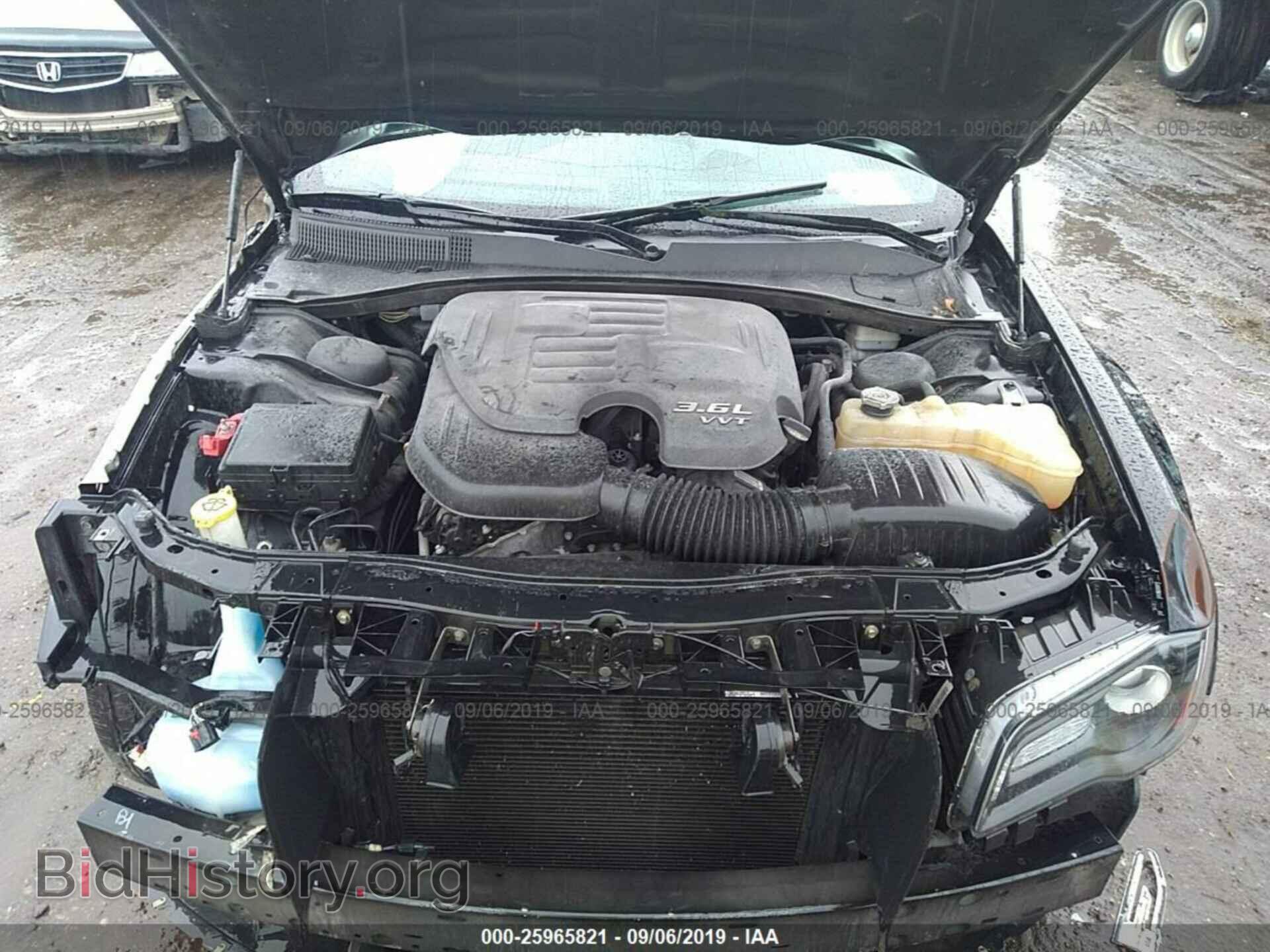 2014 CHRYSLER 300 - VIN: 2C3CCAGG6EH356229 - Фото 10