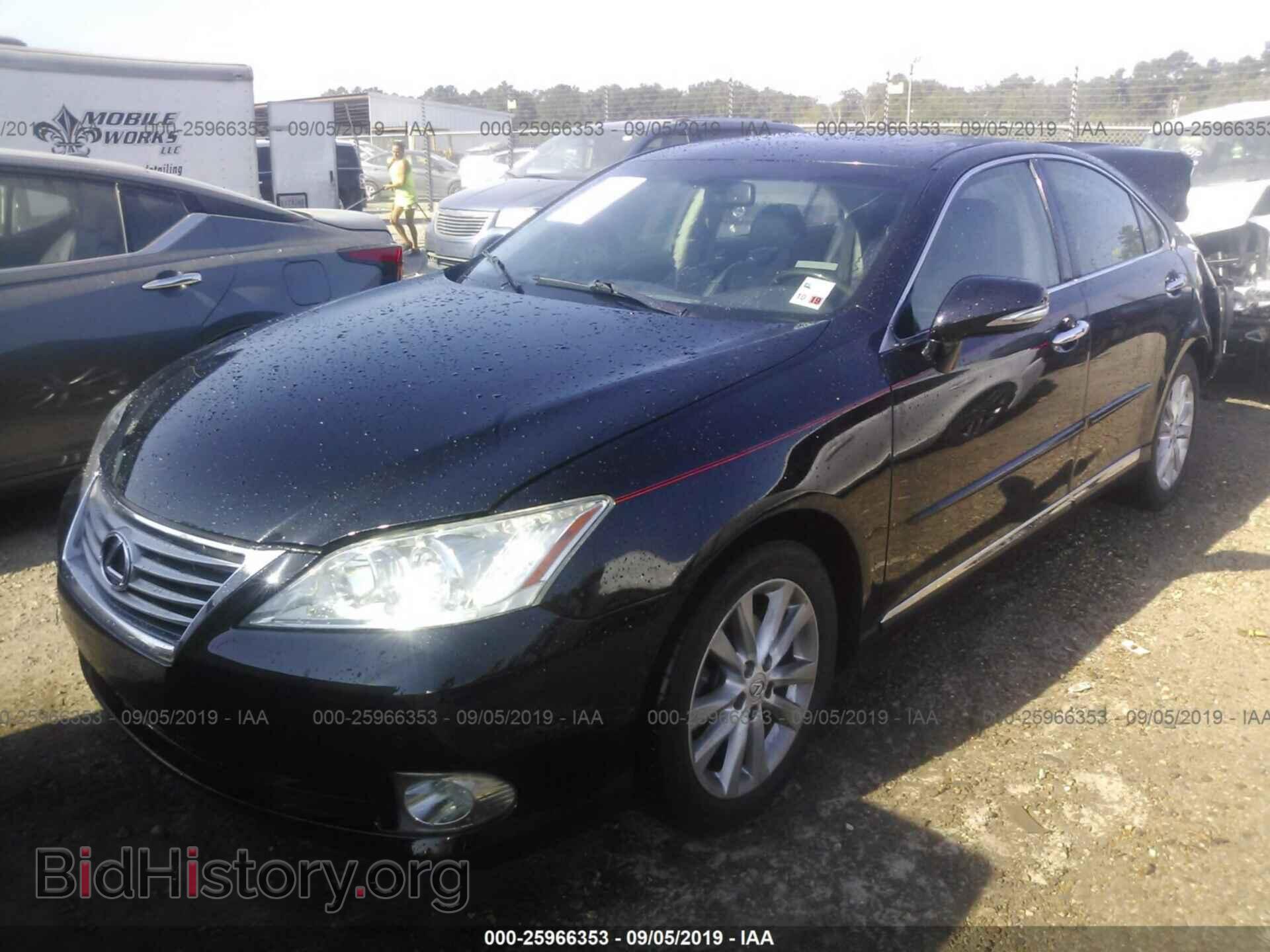 2011 LEXUS ES - VIN: JTHBK1EG7B2421590 - Фото 2