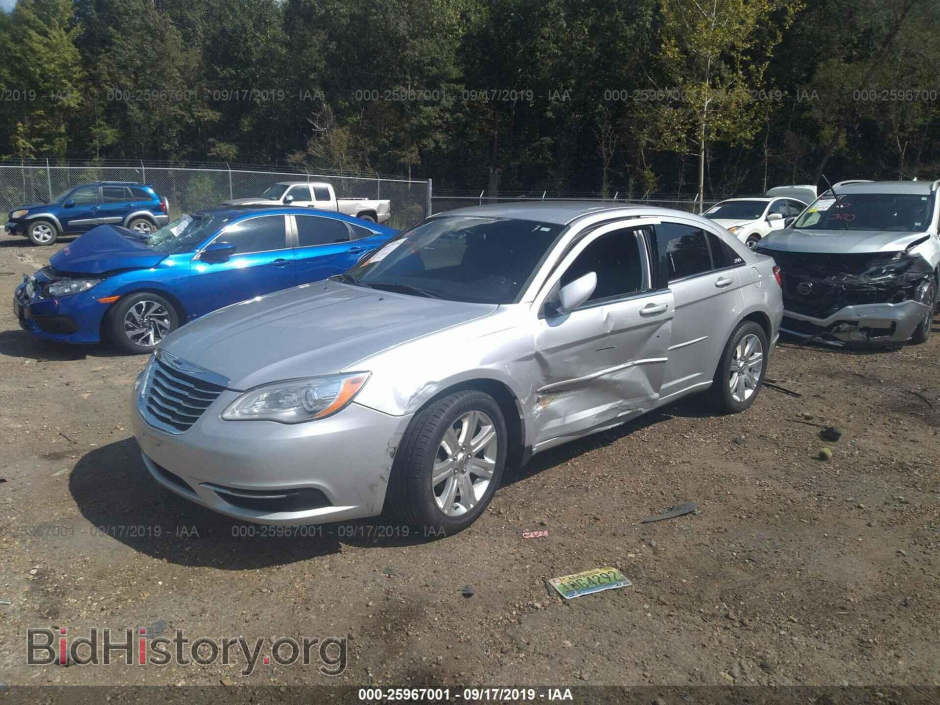 2012 CHRYSLER 200 - VIN: 1C3CCBAB2CN317841 - Photo 2