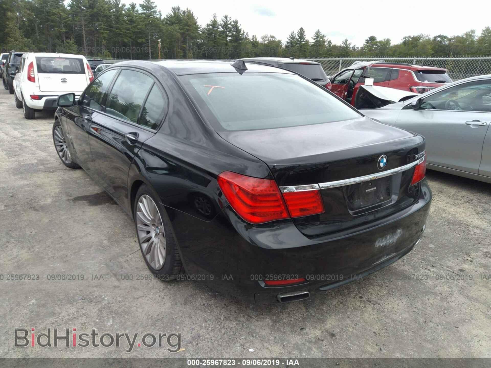 2009 BMW 750 - VIN: WBAKB83529CY57728 - Фото 3