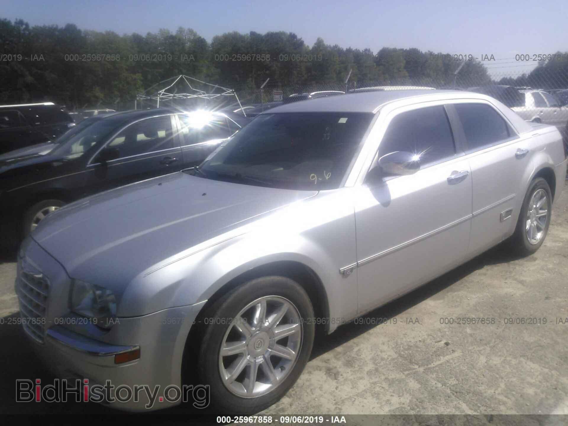 2005 CHRYSLER 300C - VIN: 2C3JA63H55H581542 - Фото 2