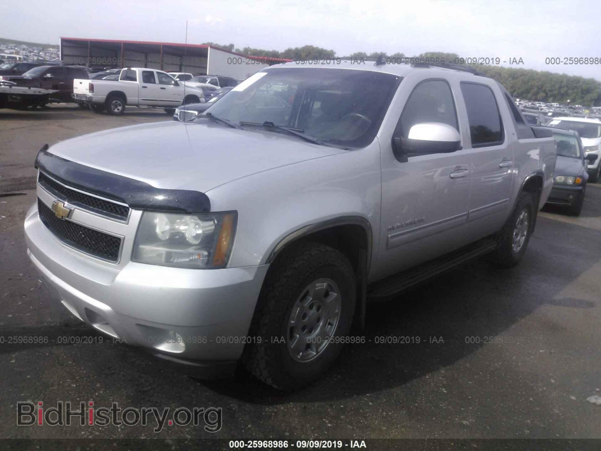 2011 CHEVROLET AVALANCHE - VIN: 3GNTKFE34BG379846 - Фото 2