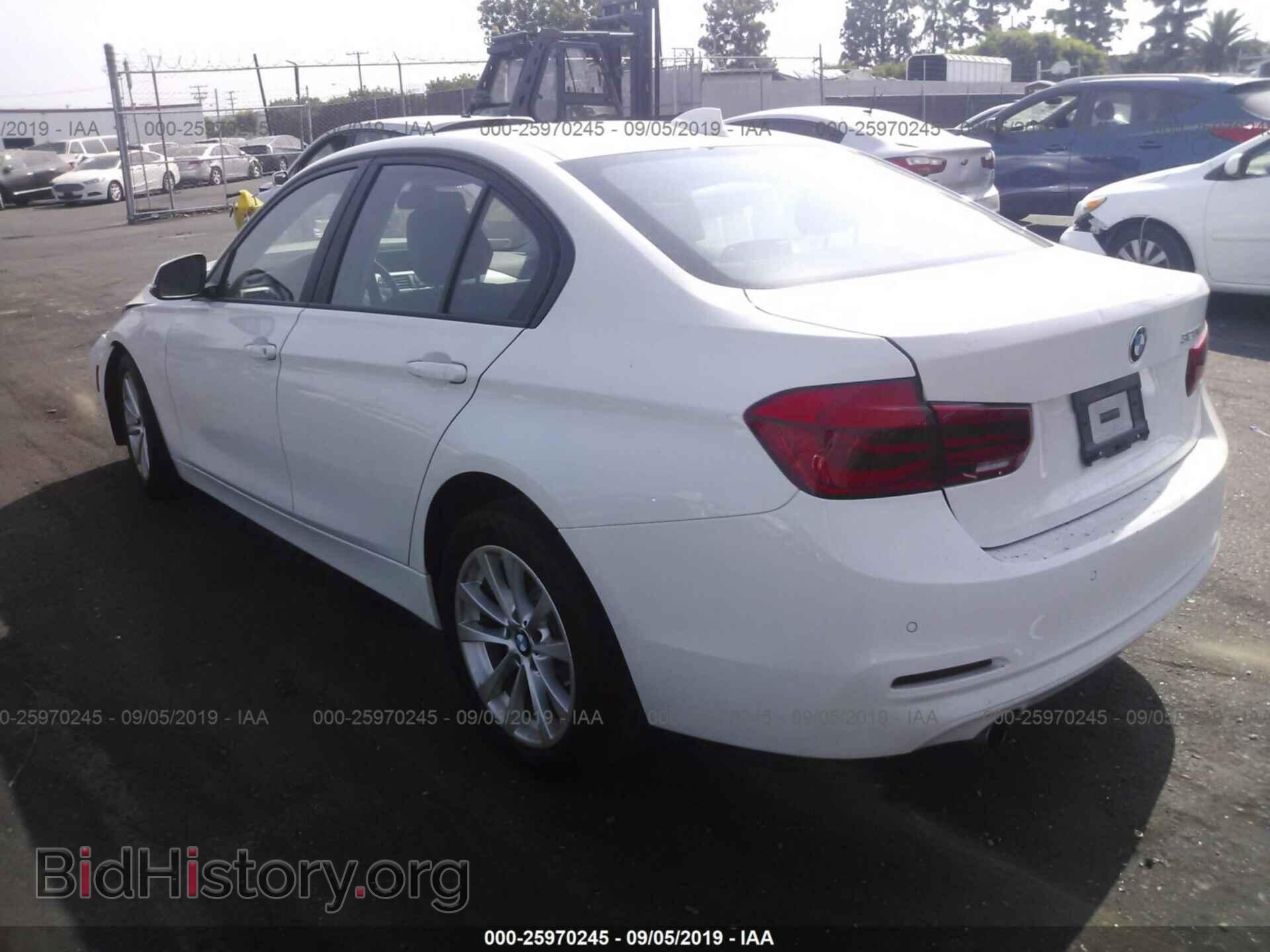 2017 BMW 320 - VIN: WBA8E1G3XHNU17857 - Фото 3