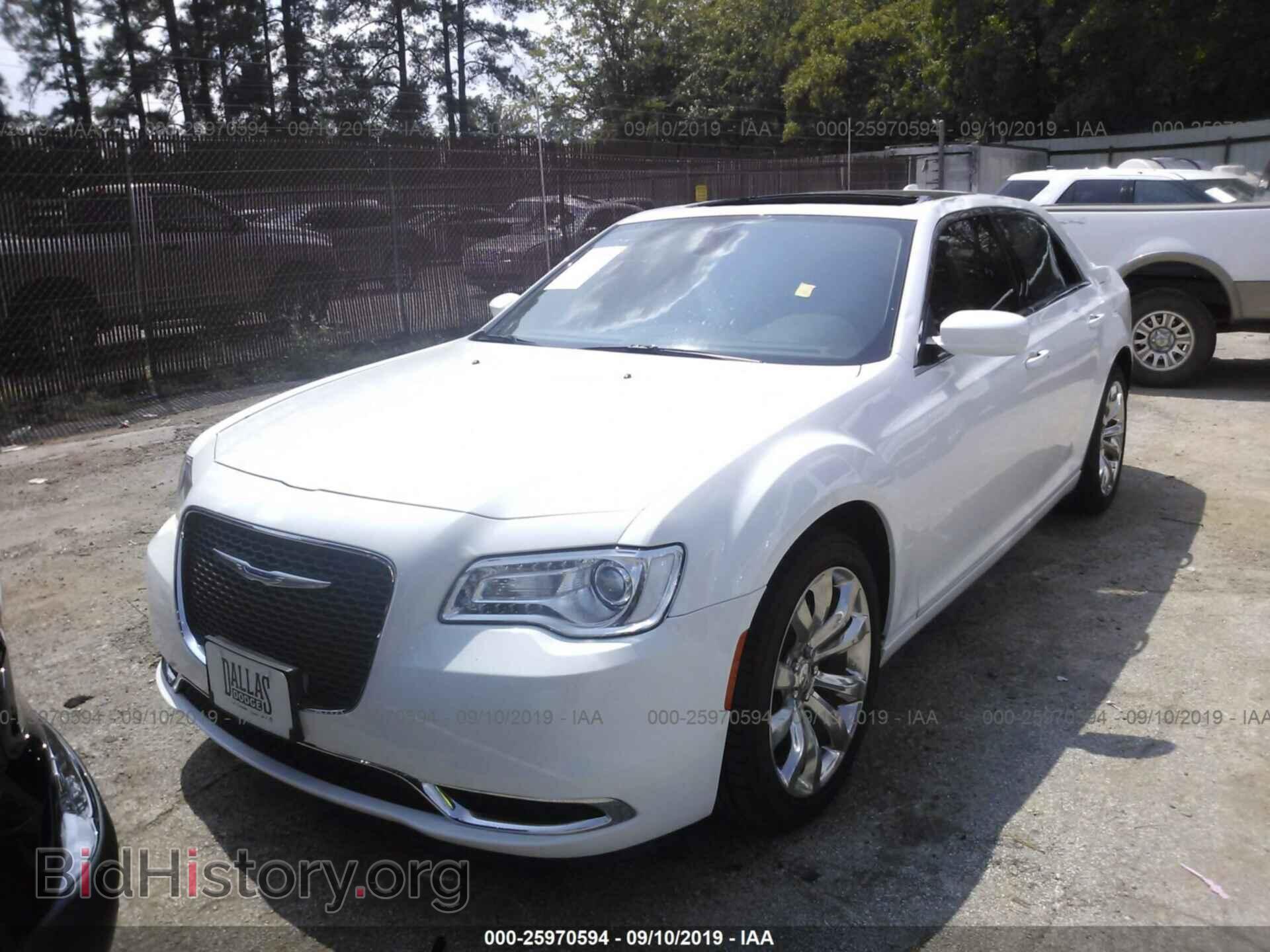 2019 CHRYSLER 300 - VIN: 2C3CCAAG8KH590702 - Фото 2