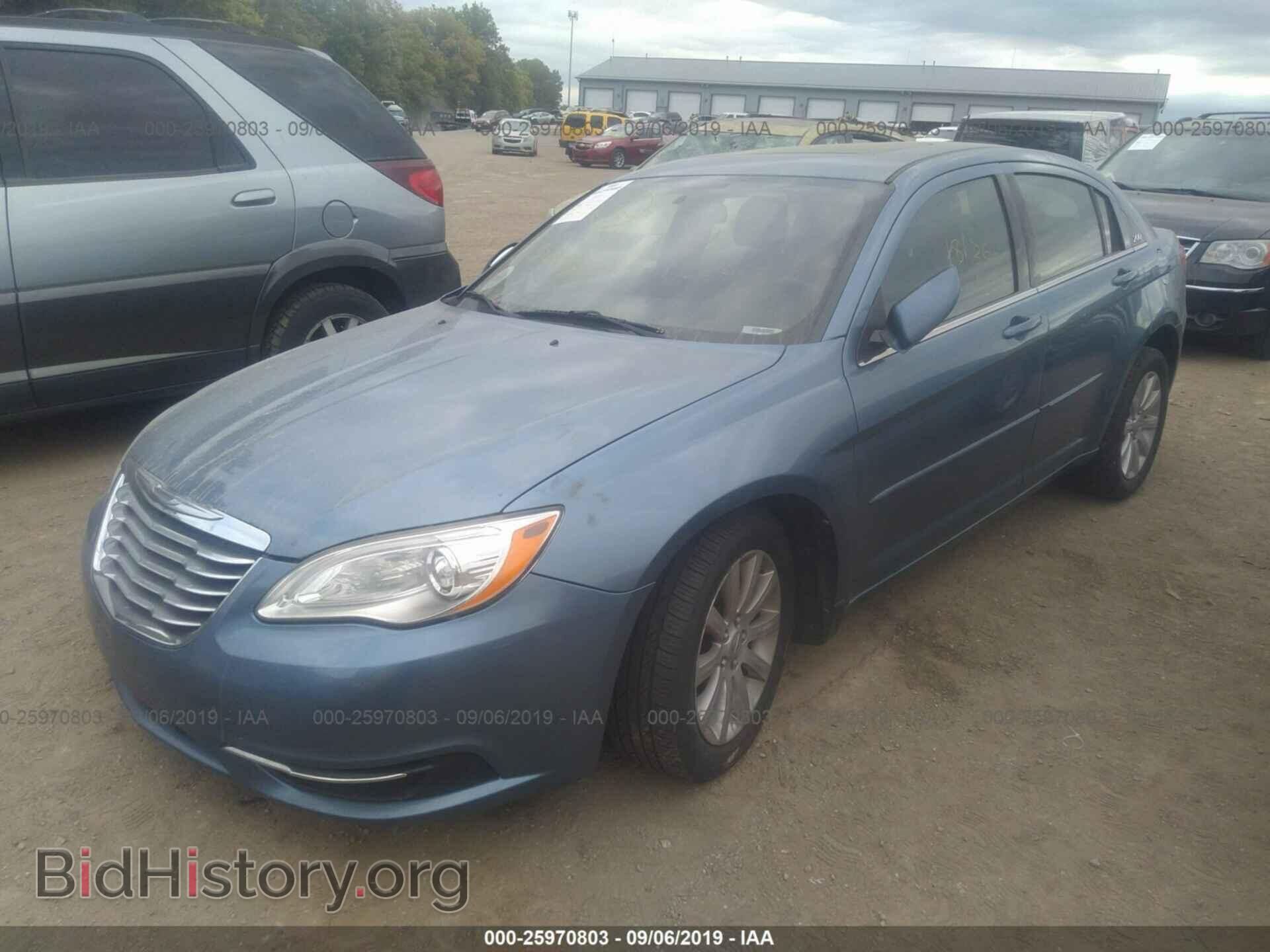 2011 CHRYSLER 200 - VIN: 1C3BC1FG2BN538980 - Фото 2