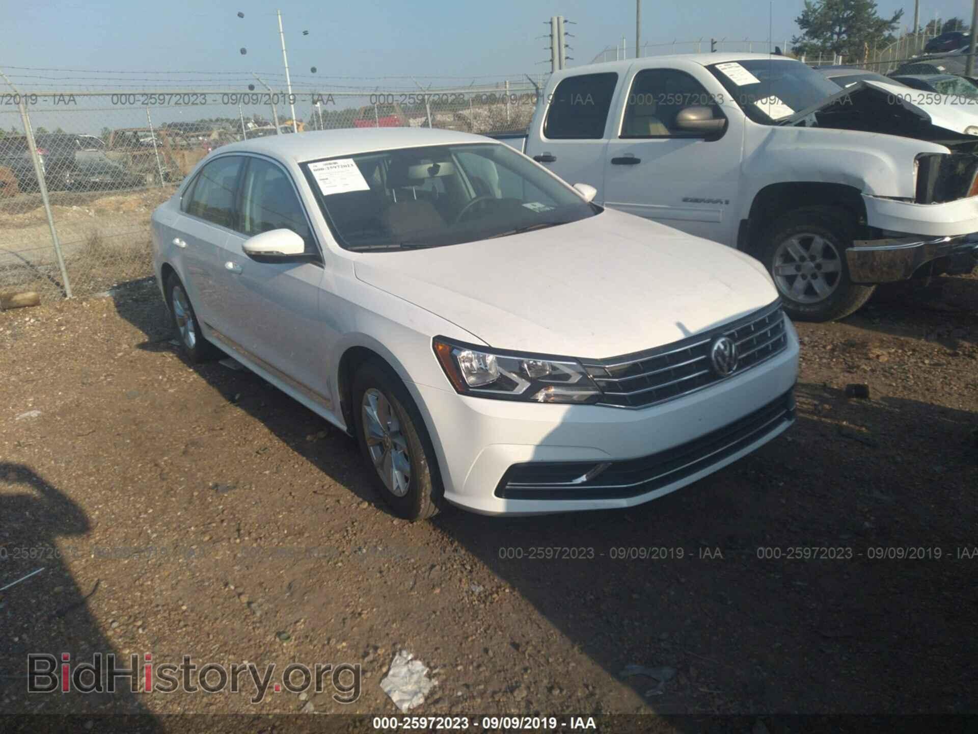 Photo 1VWAT7A36HC060143 - VOLKSWAGEN PASSAT 2017