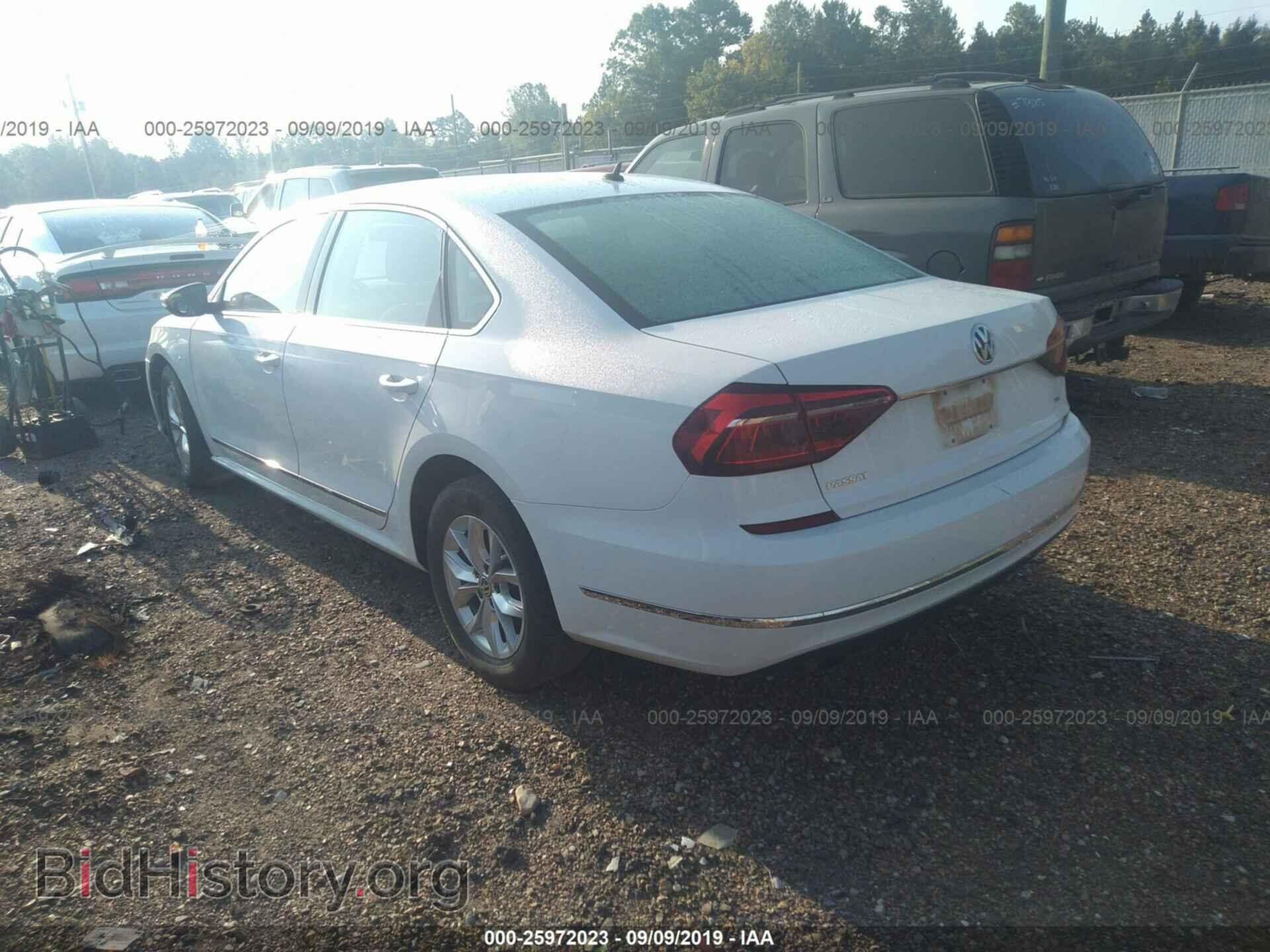 2017 VOLKSWAGEN PASSAT - VIN: 1VWAT7A36HC060143 - Фото 3