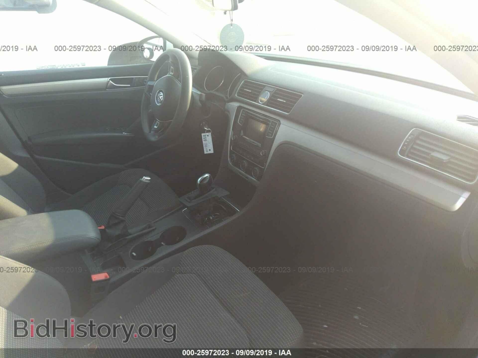 2017 VOLKSWAGEN PASSAT - VIN: 1VWAT7A36HC060143 - Фото 5