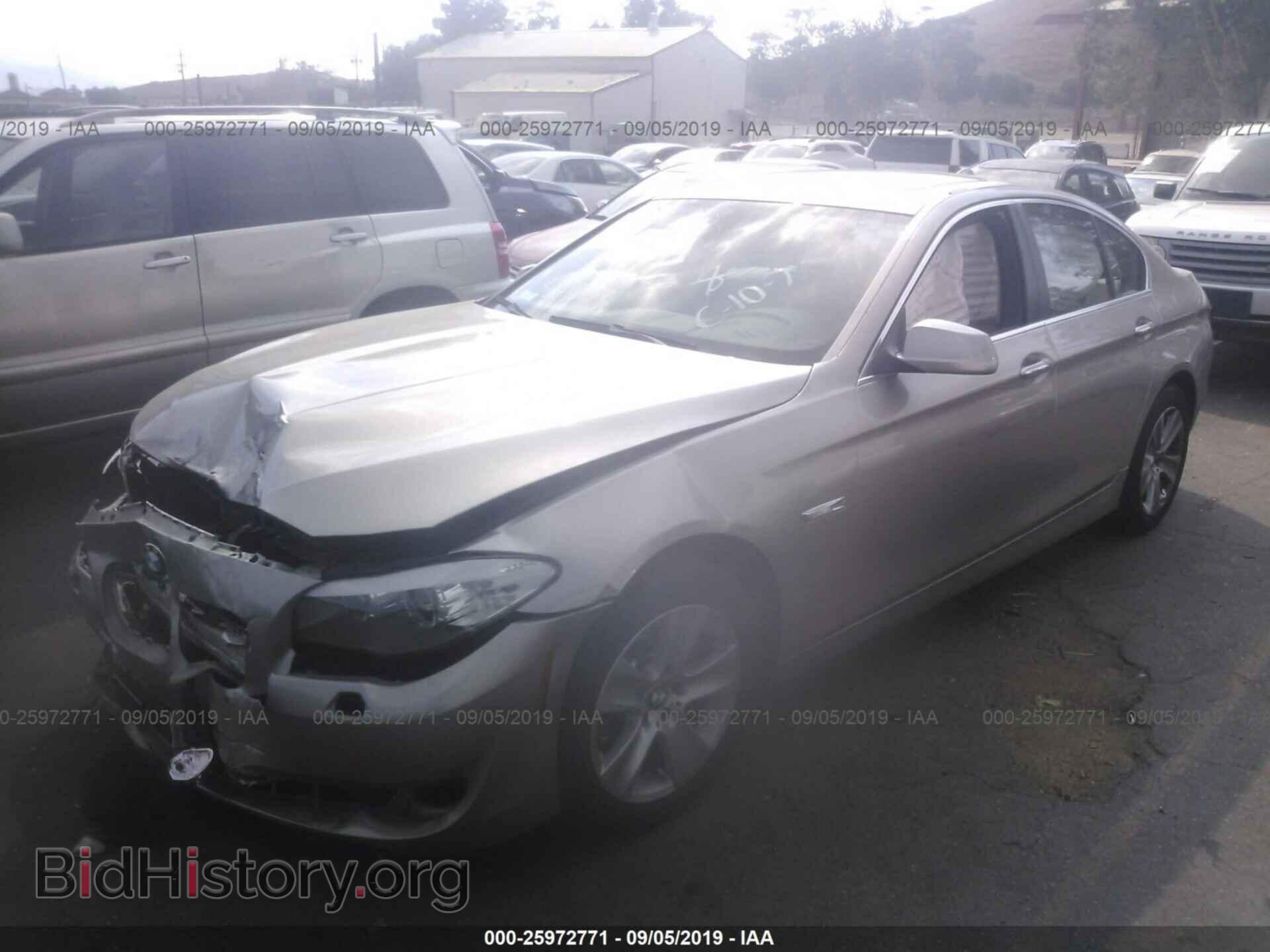 2012 BMW 528 - VIN: WBAXG5C50CDX04630 - Photo 2