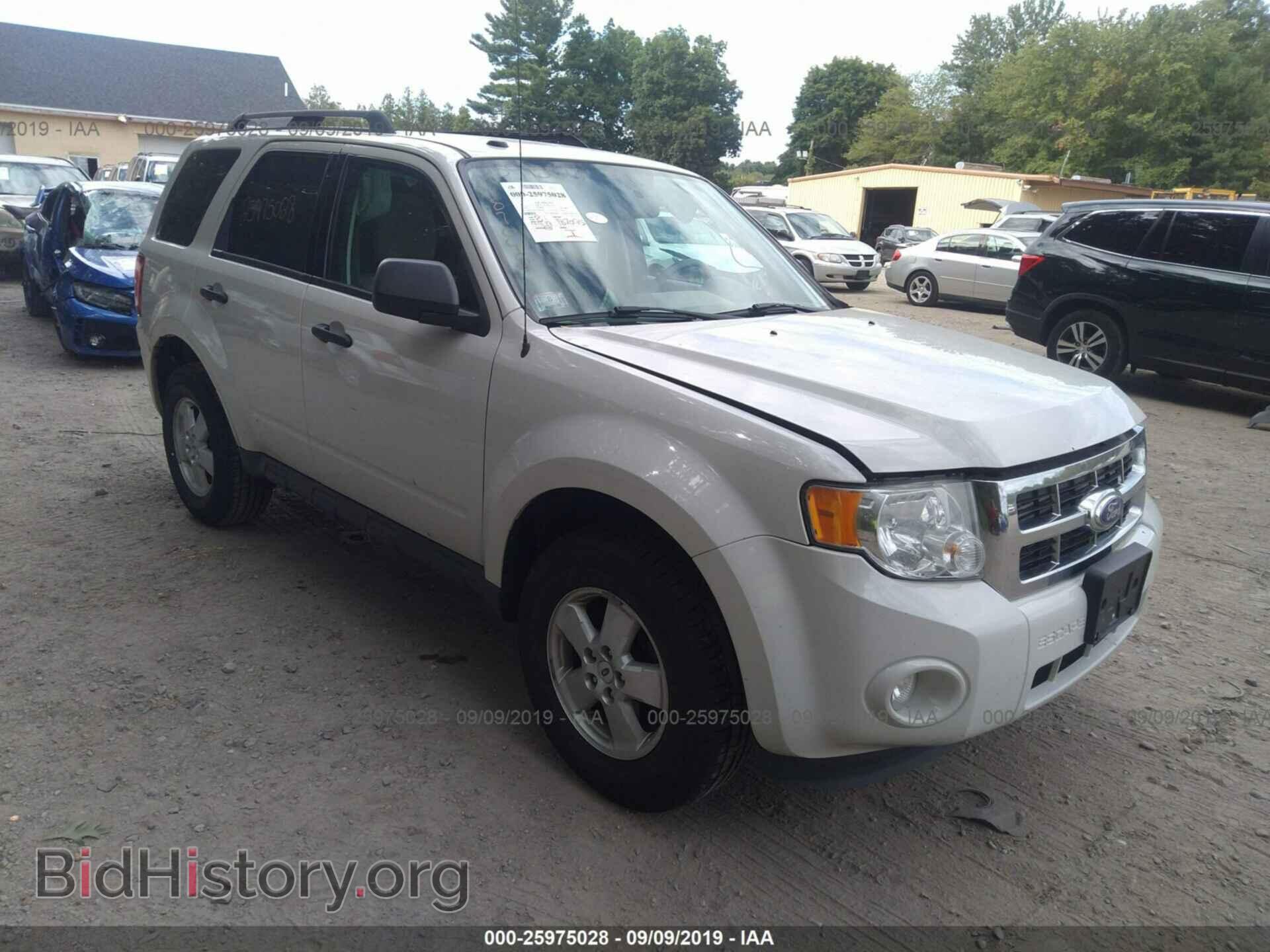 Photo 1FMCU0D71CKB81820 - FORD ESCAPE 2012