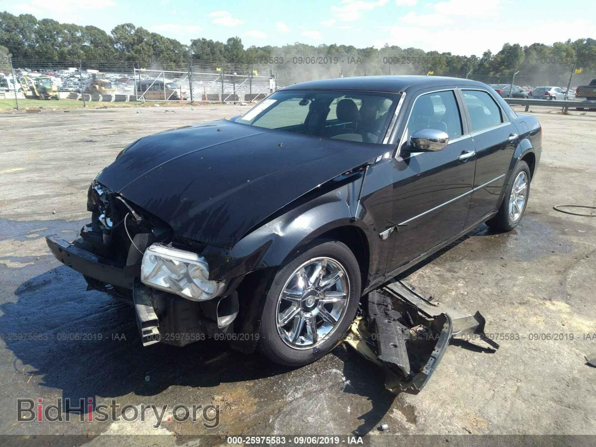2005 CHRYSLER 300C - VIN: 2C3AA63H35H562892 - Фото 2