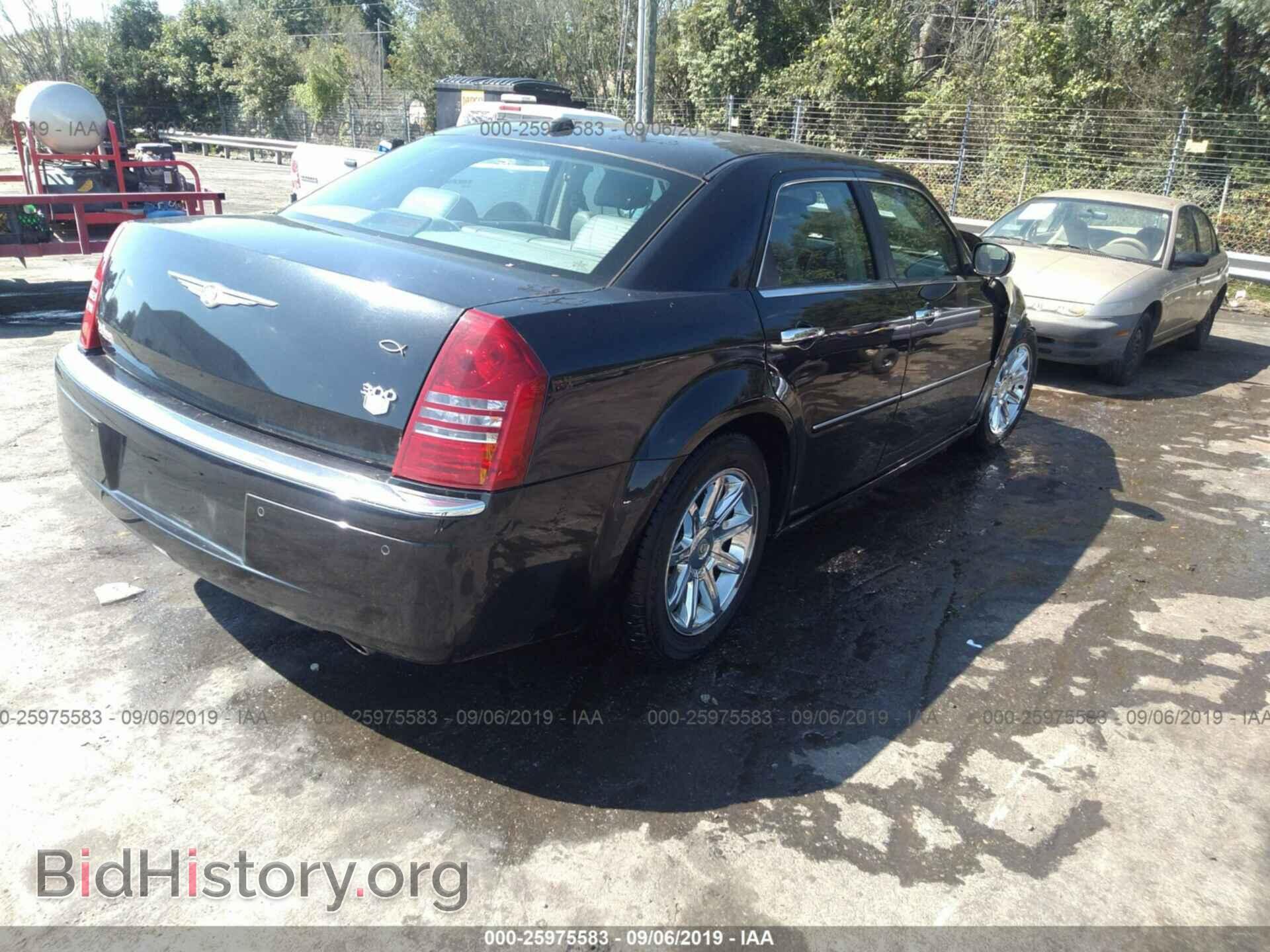 2005 CHRYSLER 300C - VIN: 2C3AA63H35H562892 - Фото 4