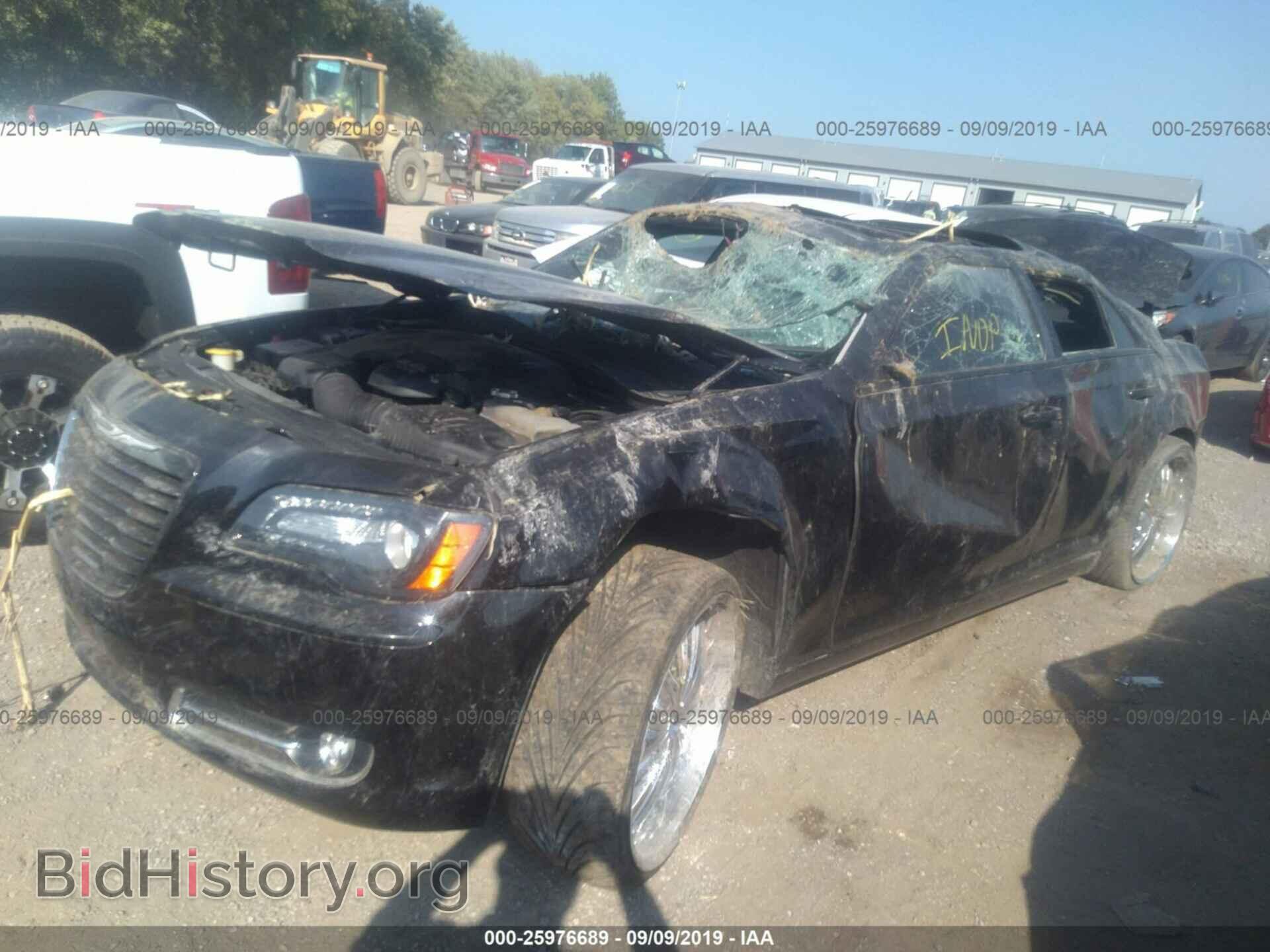 2014 CHRYSLER 300 - VIN: 2C3CCAGG6EH229366 - Фото 2
