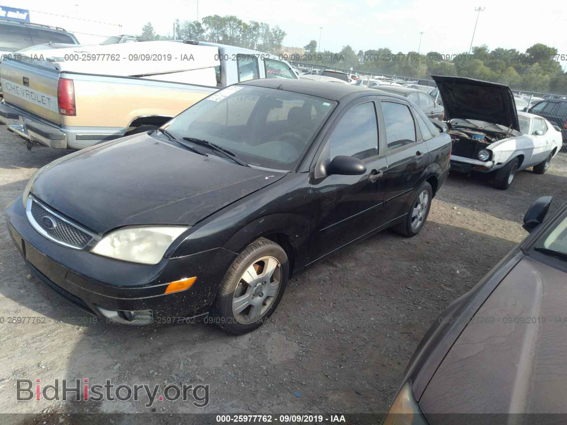 2005 FORD FOCUS - VIN: 1FAFP34N25W284111 - Фото 2