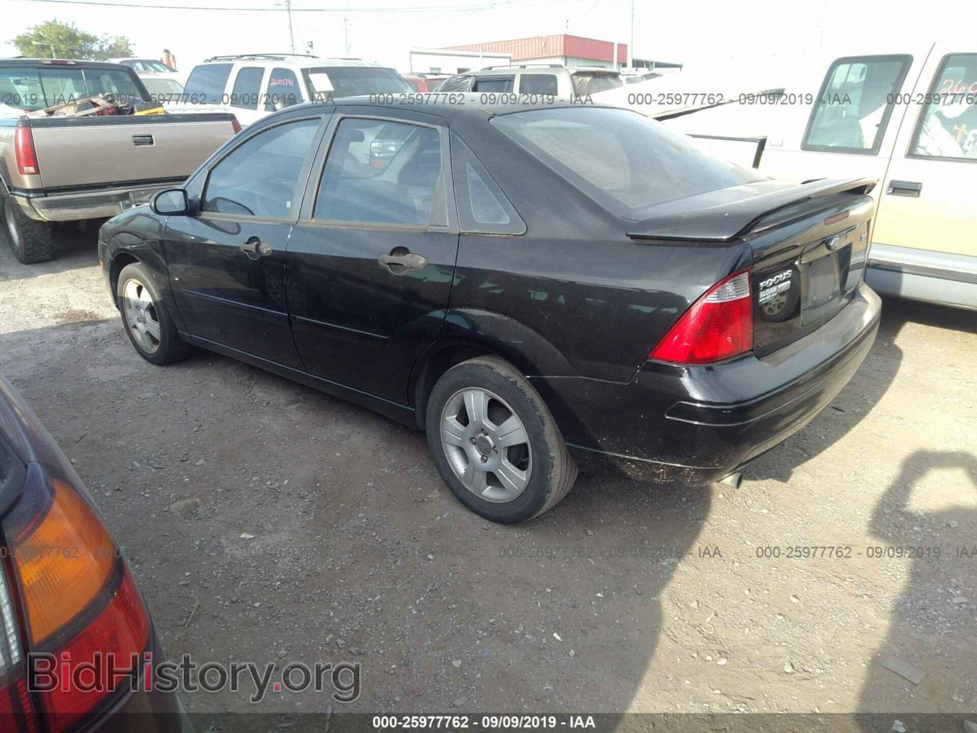 2005 FORD FOCUS - VIN: 1FAFP34N25W284111 - Фото 3