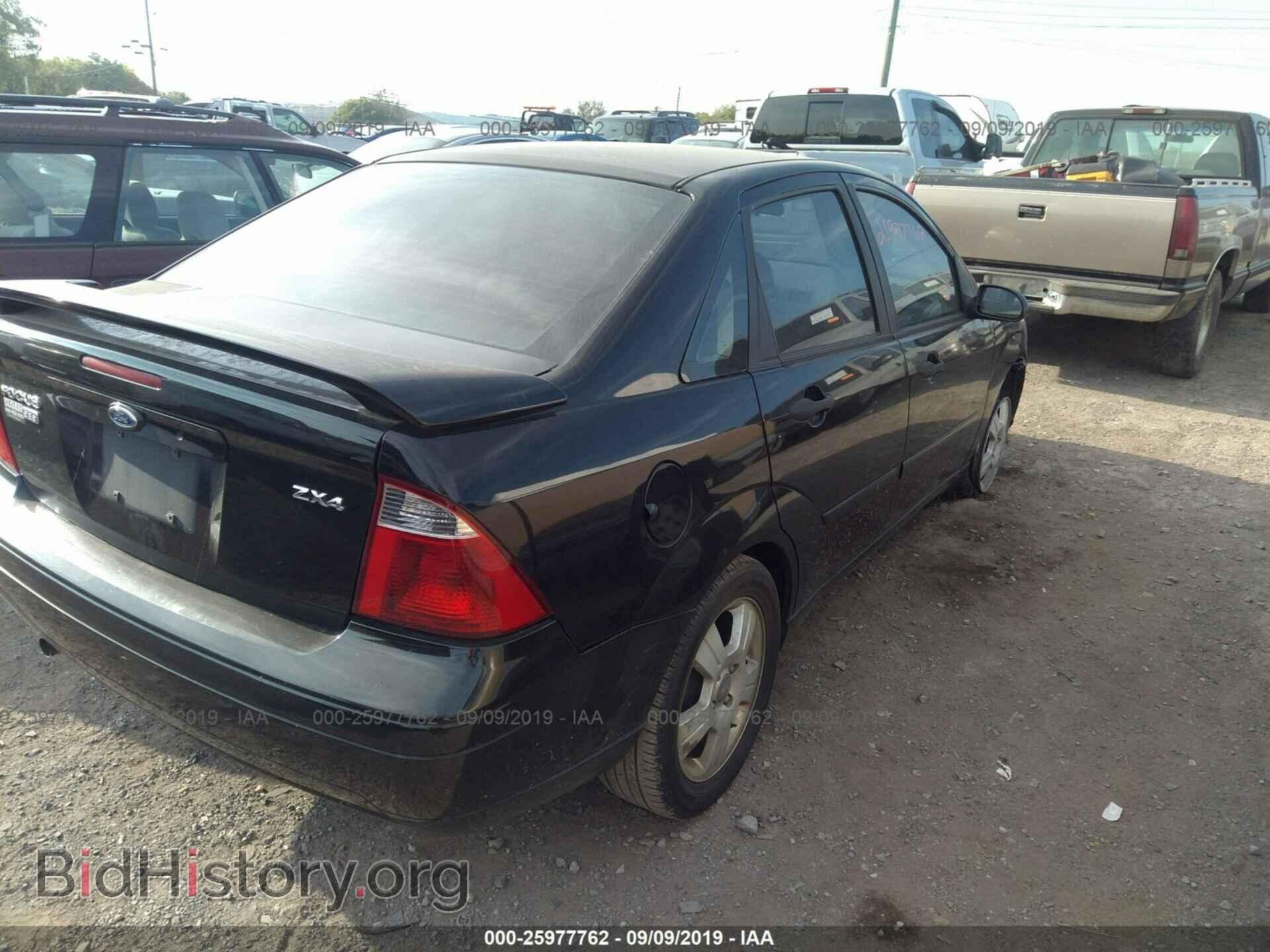 2005 FORD FOCUS - VIN: 1FAFP34N25W284111 - Фото 4