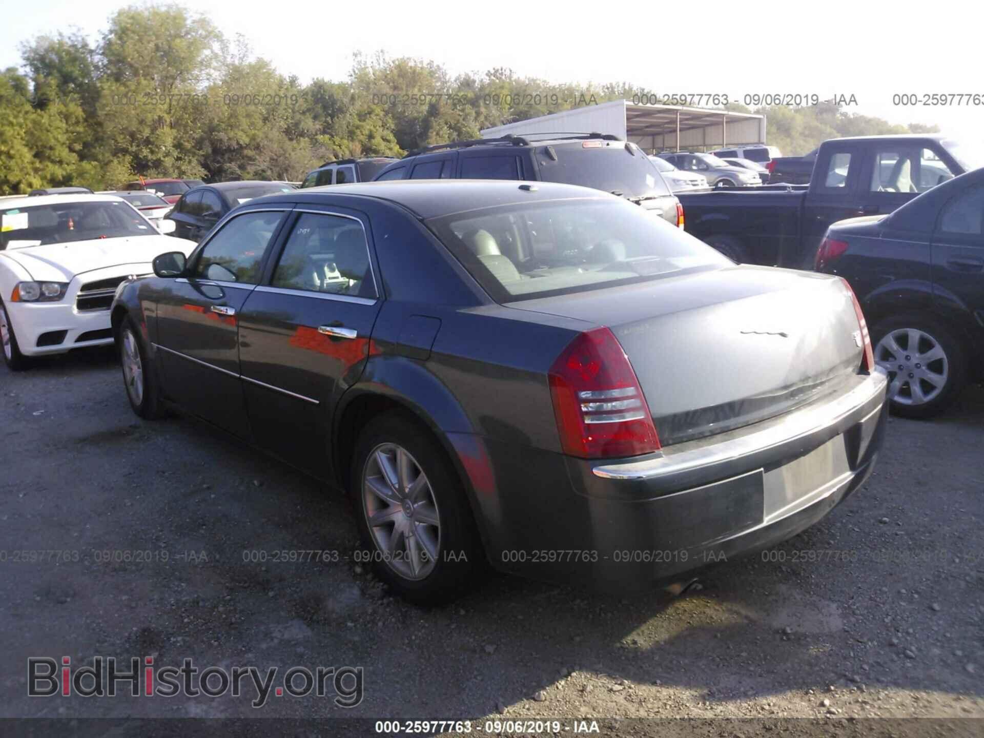 2007 CHRYSLER 300C - VIN: 2C3KA63HX7H667212 - Фото 3