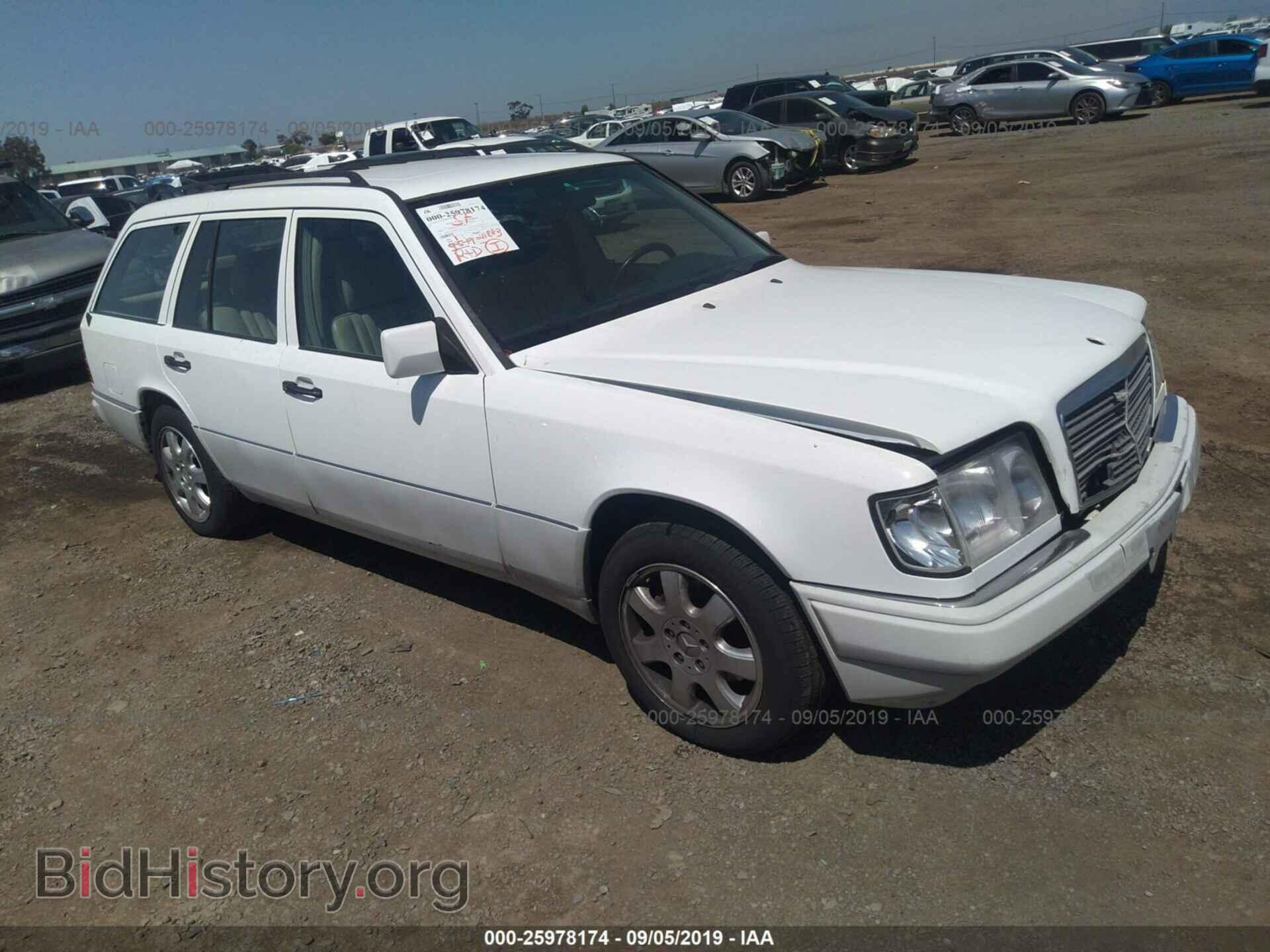 Photo WDBEA92E2RF281646 - MERCEDES-BENZ E 1994