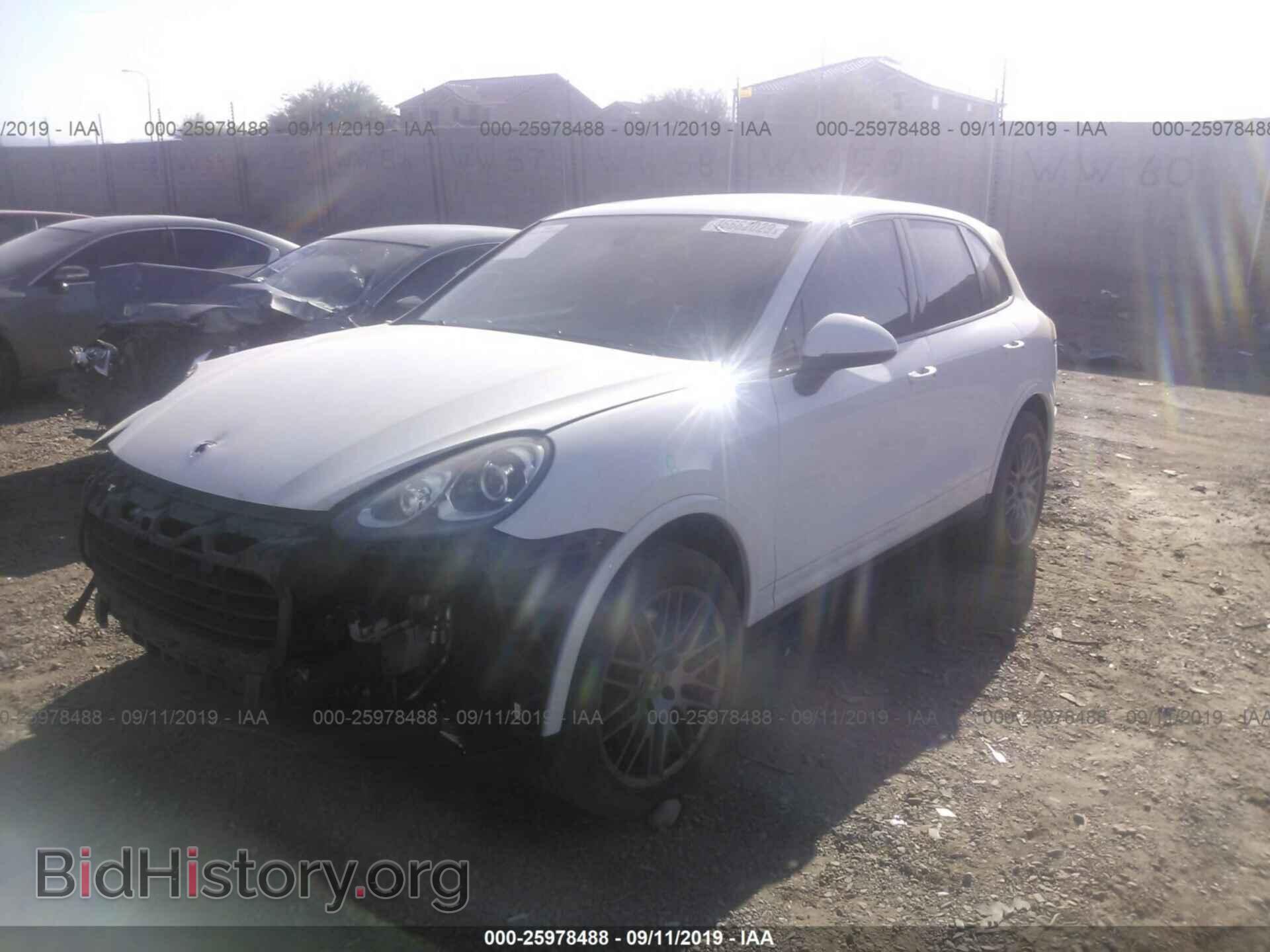 2017 PORSCHE CAYENNE - VIN: WP1AA2A24HKA90734 - Фото 2
