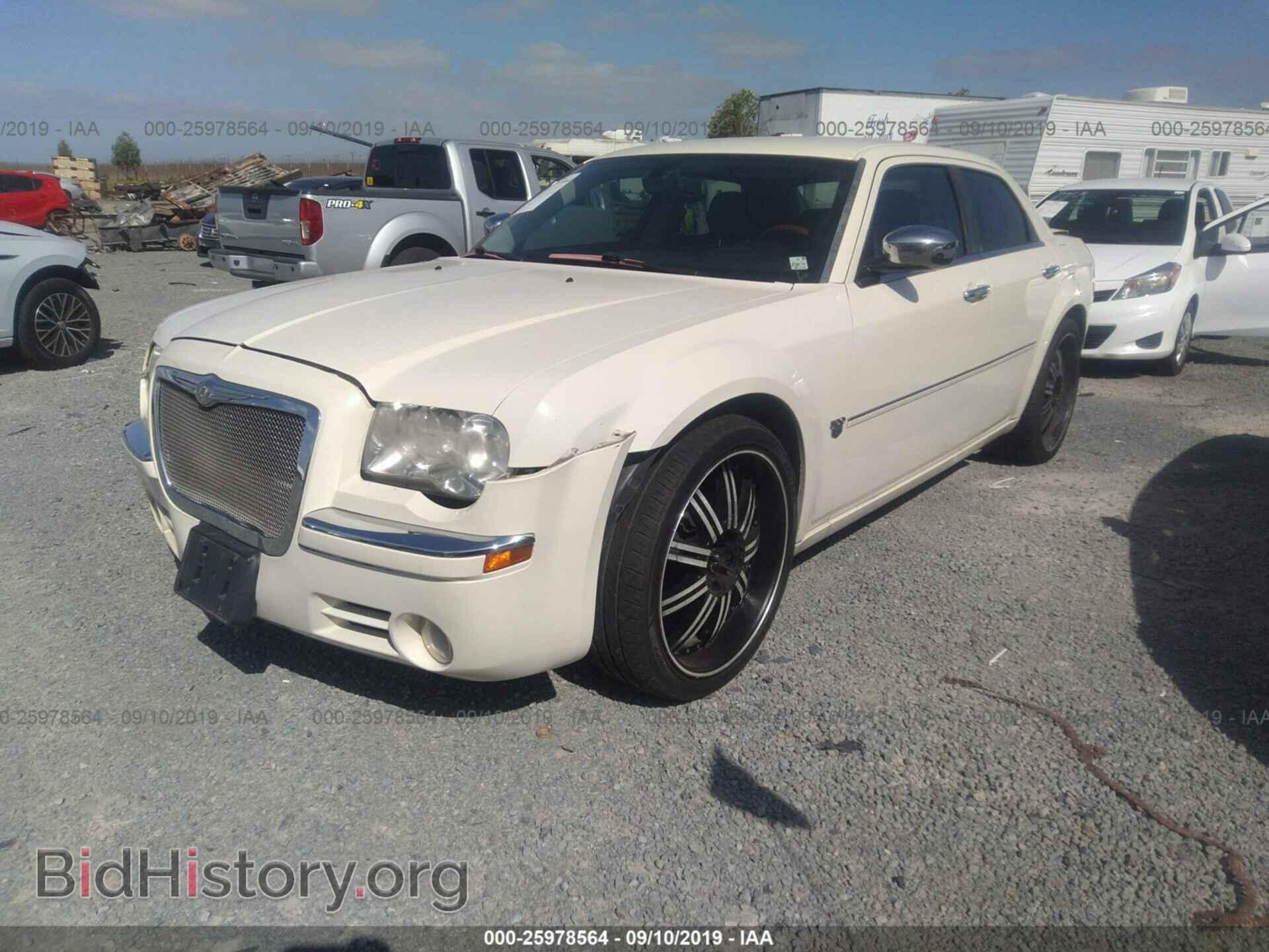 2007 CHRYSLER 300C - VIN: 2C3KA63H37H875092 - Фото 2