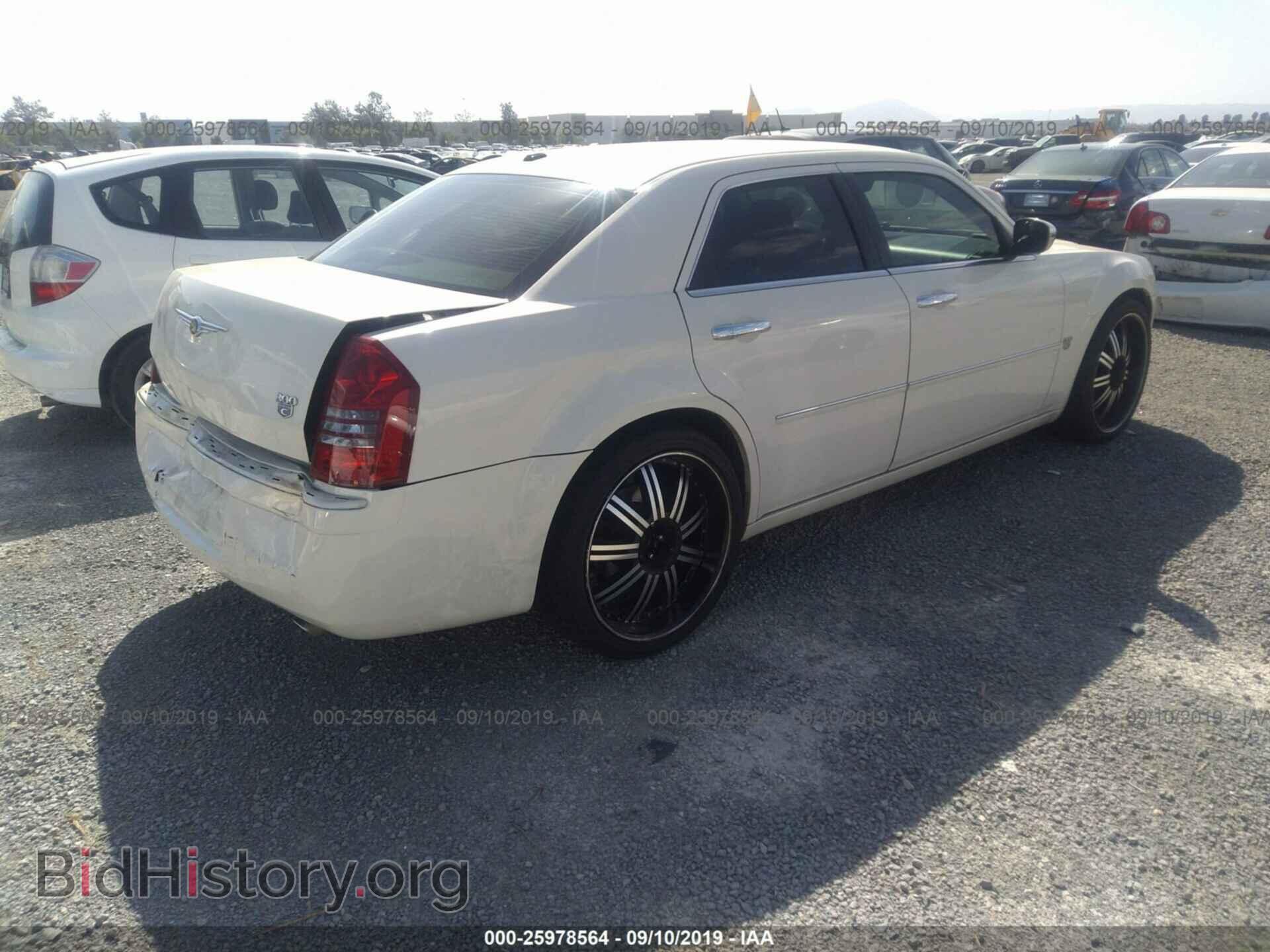 2007 CHRYSLER 300C - VIN: 2C3KA63H37H875092 - Фото 4