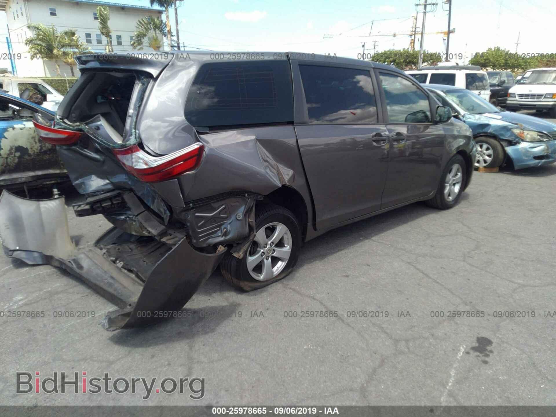 2017 TOYOTA SIENNA - VIN: 5TDZZ3DC9HS803899 - Фото 4