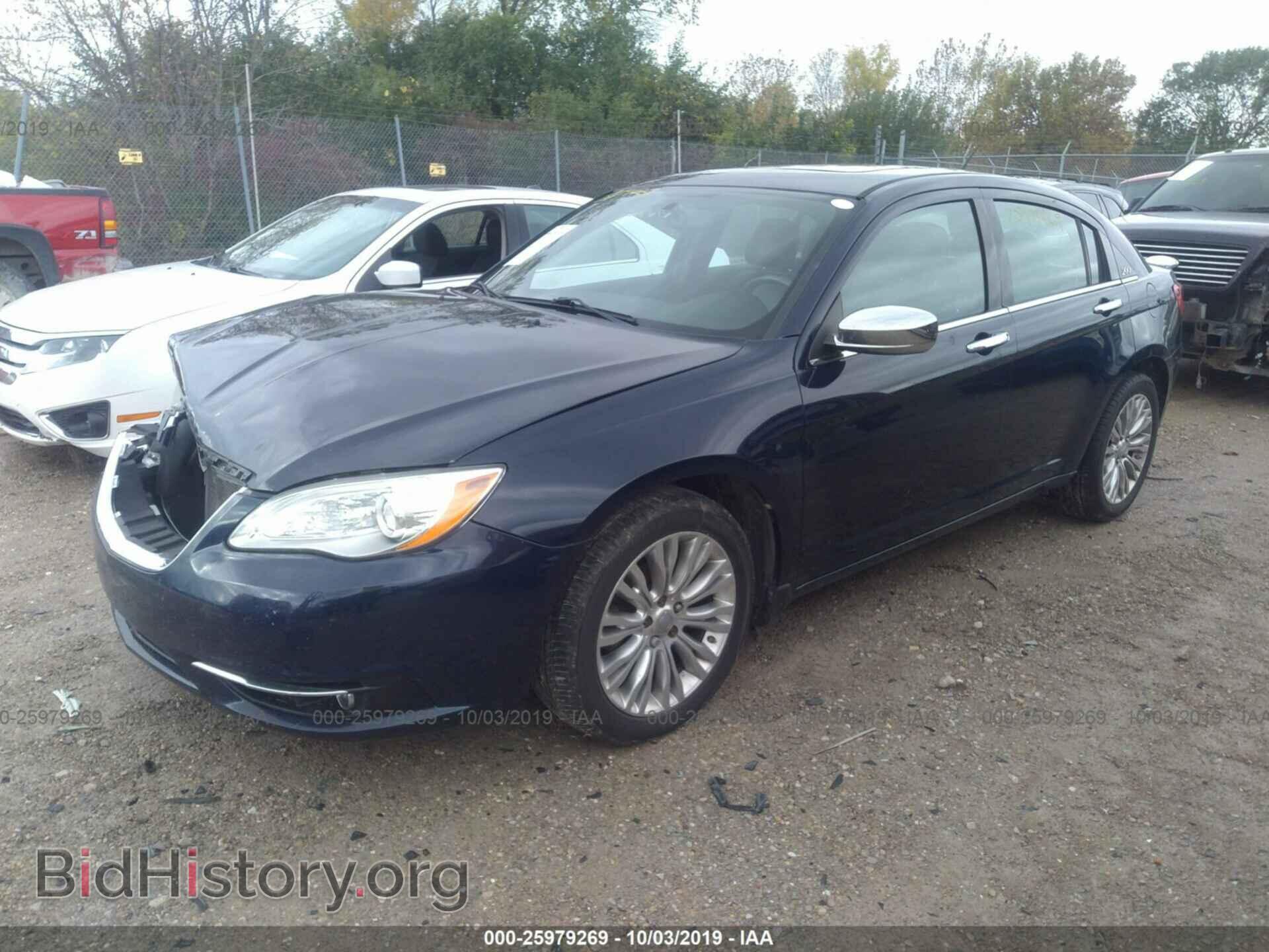 2013 CHRYSLER 200 - VIN: 1C3CCBCG4DN724070 - Фото 2