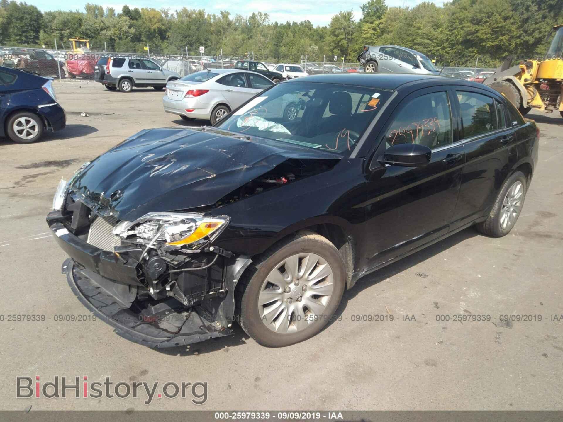 2014 CHRYSLER 200 - VIN: 1C3CCBABXEN214069 - Фото 2