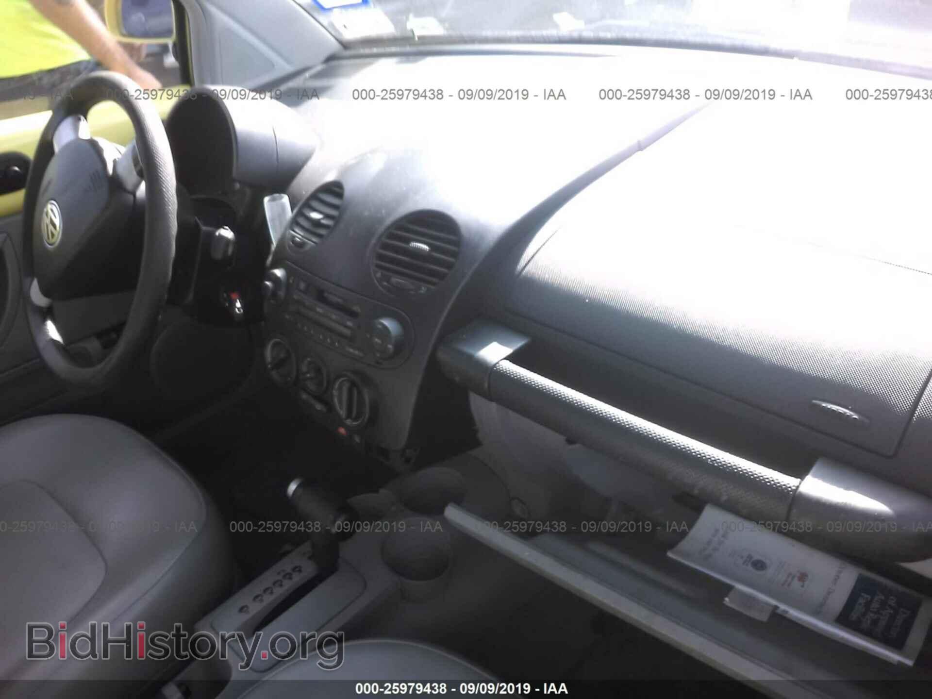 2000 VOLKSWAGEN NEW BEETLE - VIN: 3VWCD21C2YM470574 - Фото 5
