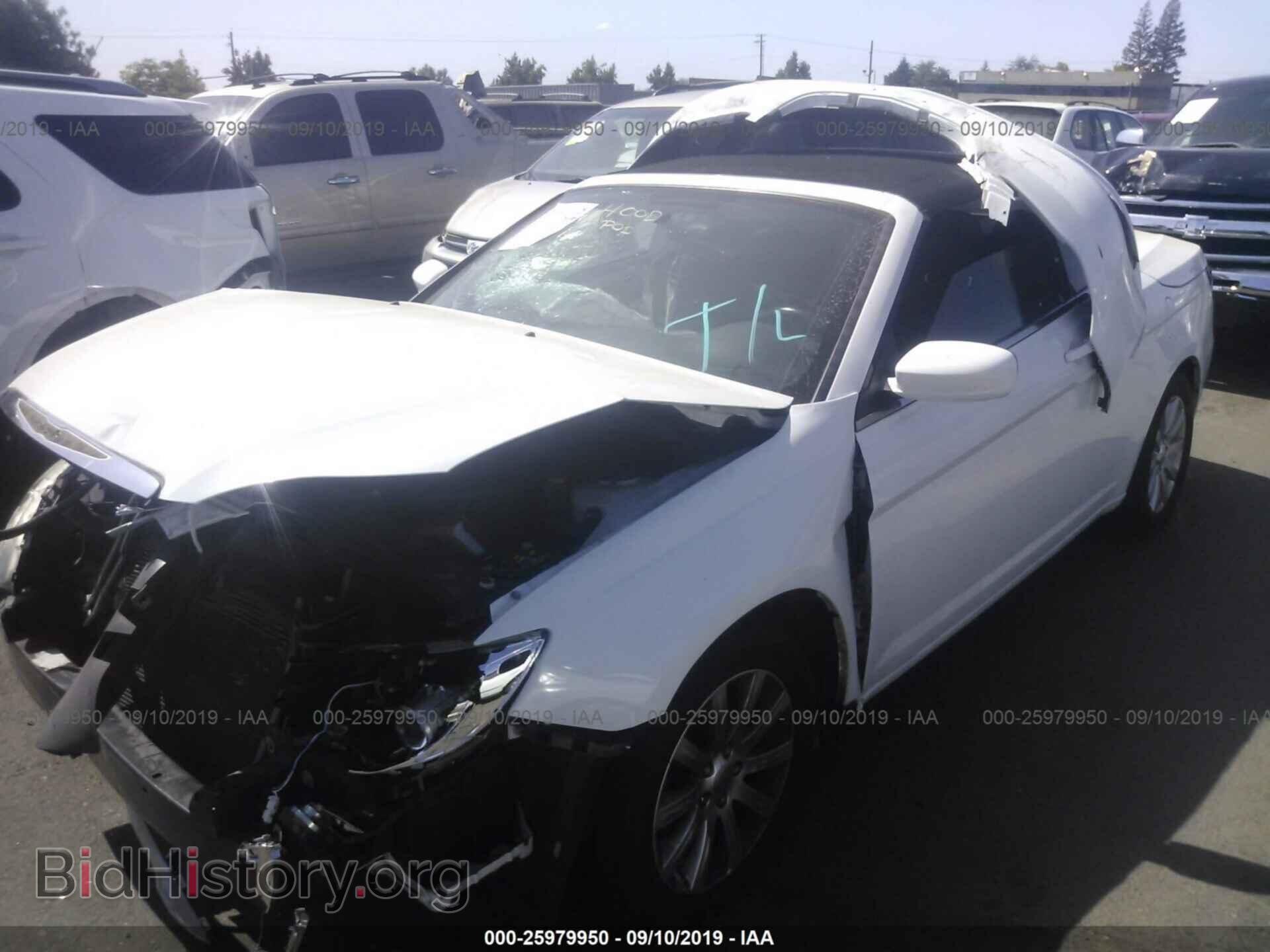 2013 CHRYSLER 200 - VIN: 1C3BCBEB0DN532979 - Фото 2