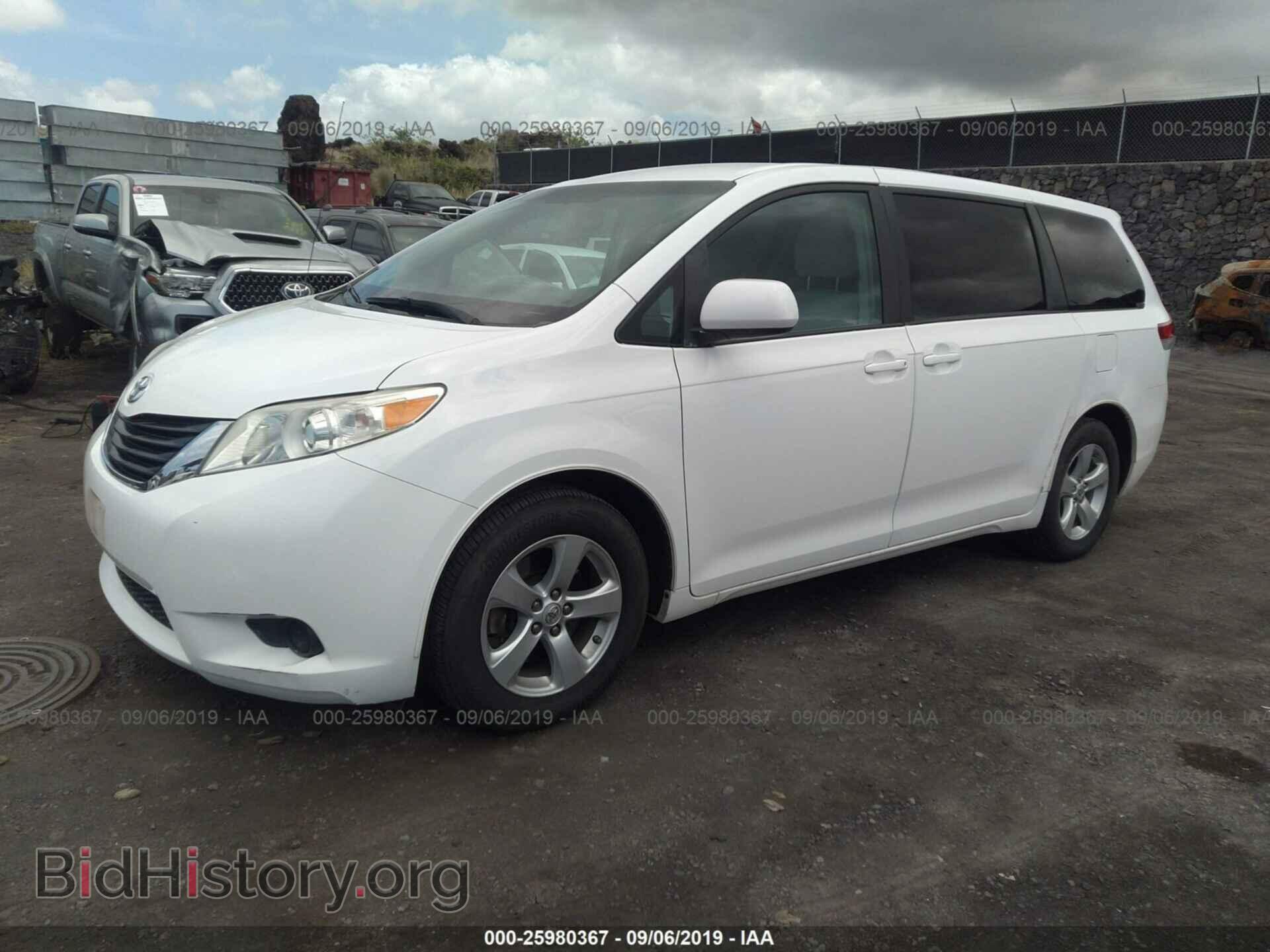2012 TOYOTA SIENNA - VIN: 5TDKK3DC2CS181905 - Фото 2