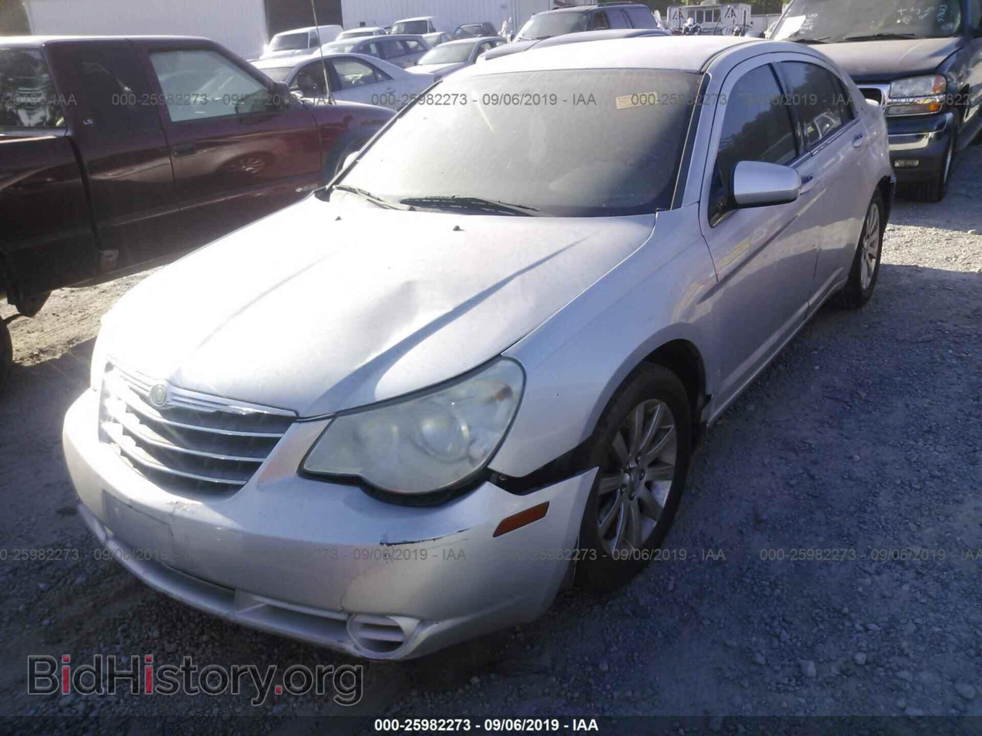2010 CHRYSLER SEBRING - VIN: 1C3CC5FB3AN225919 - Фото 2