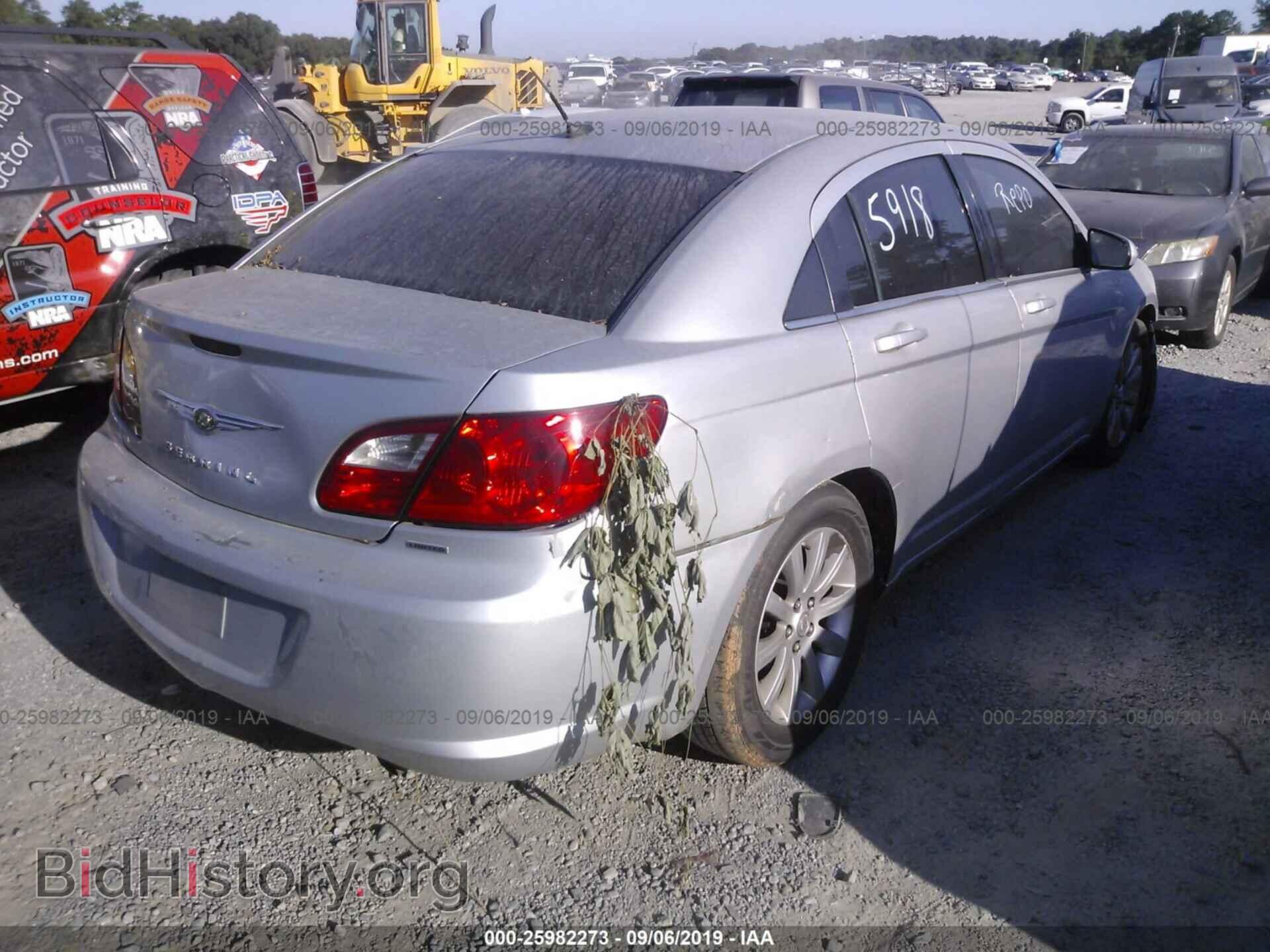 2010 CHRYSLER SEBRING - VIN: 1C3CC5FB3AN225919 - Фото 4