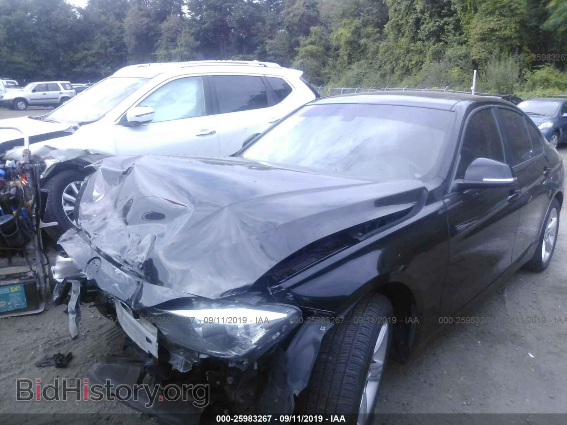 2015 BMW 320 - VIN: WBA3C3G57FNS74425 - Фото 2