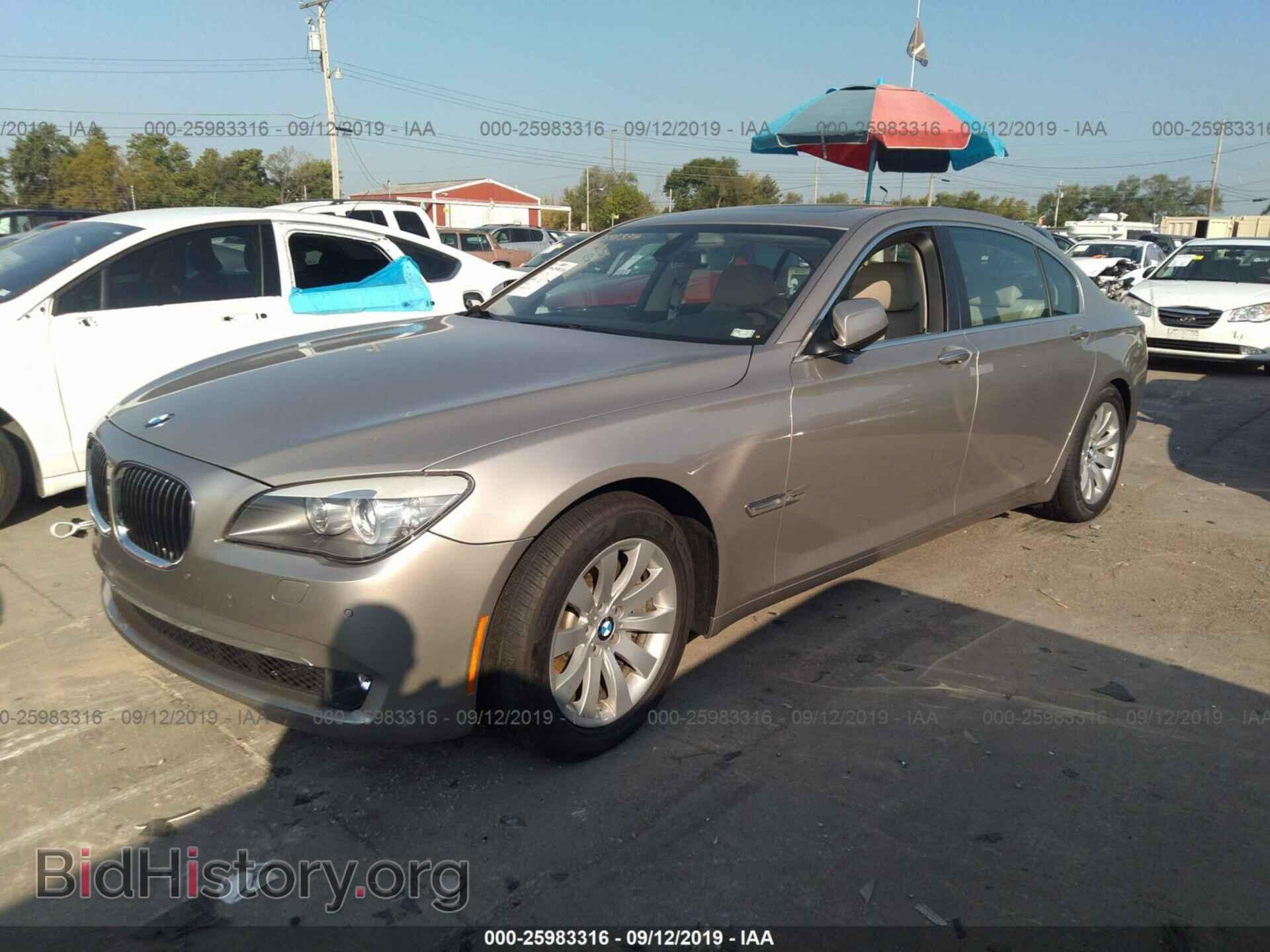2011 BMW 750 - VIN: WBAKC8C58BC433375 - Фото 2