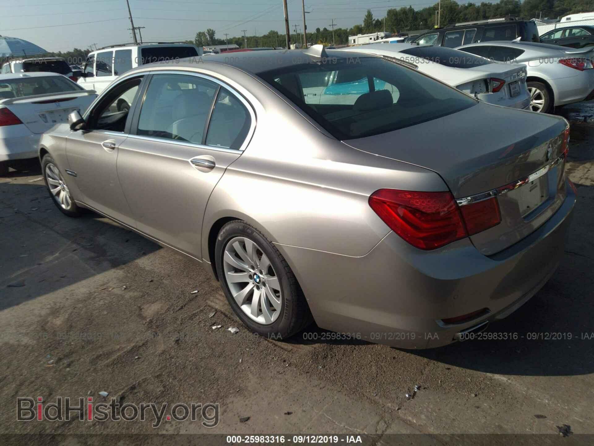 2011 BMW 750 - VIN: WBAKC8C58BC433375 - Фото 3