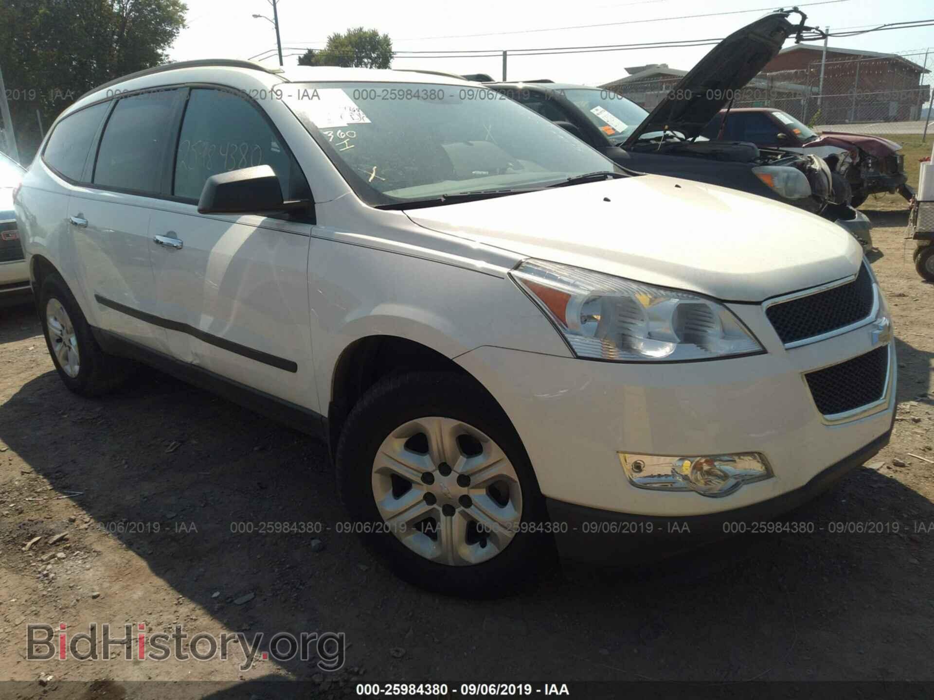 Фотография 1GNKRFED1CJ321631 - CHEVROLET TRAVERSE 2012
