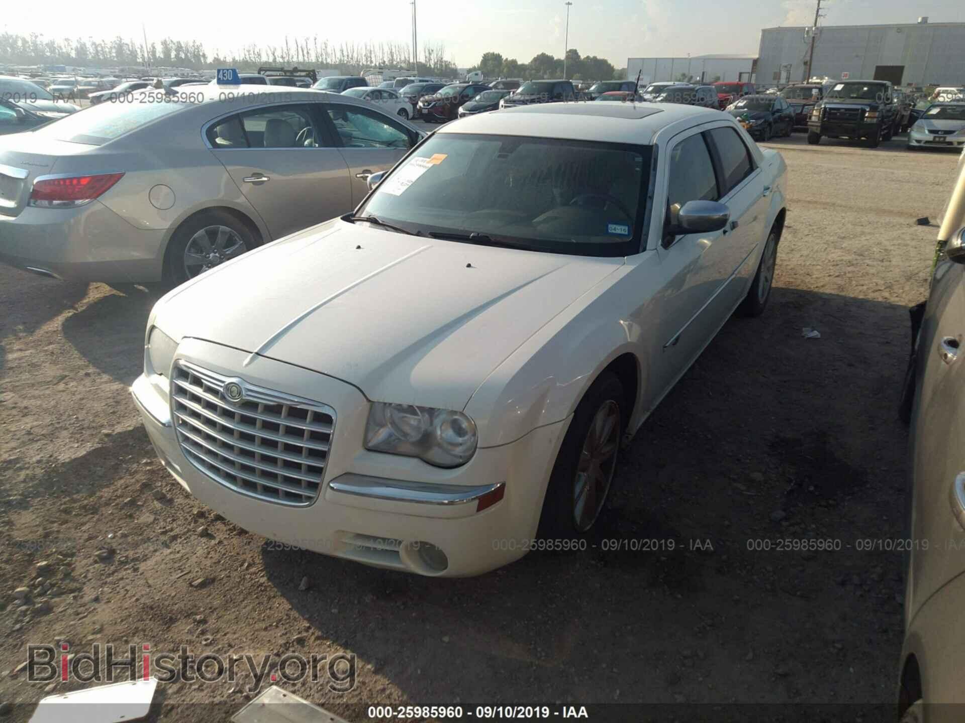 2008 CHRYSLER 300C - VIN: 2C3KA63H48H147055 - Фото 2