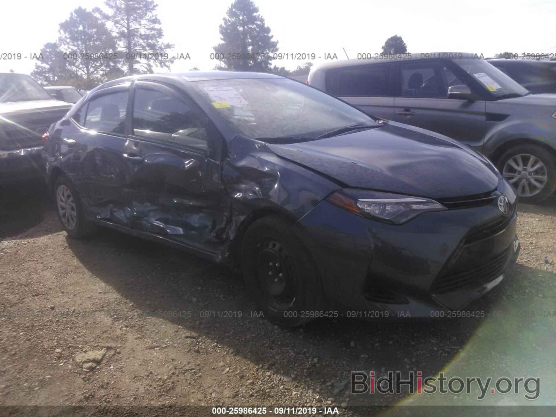 Photo 5YFBURHE3HP573171 - TOYOTA COROLLA 2017