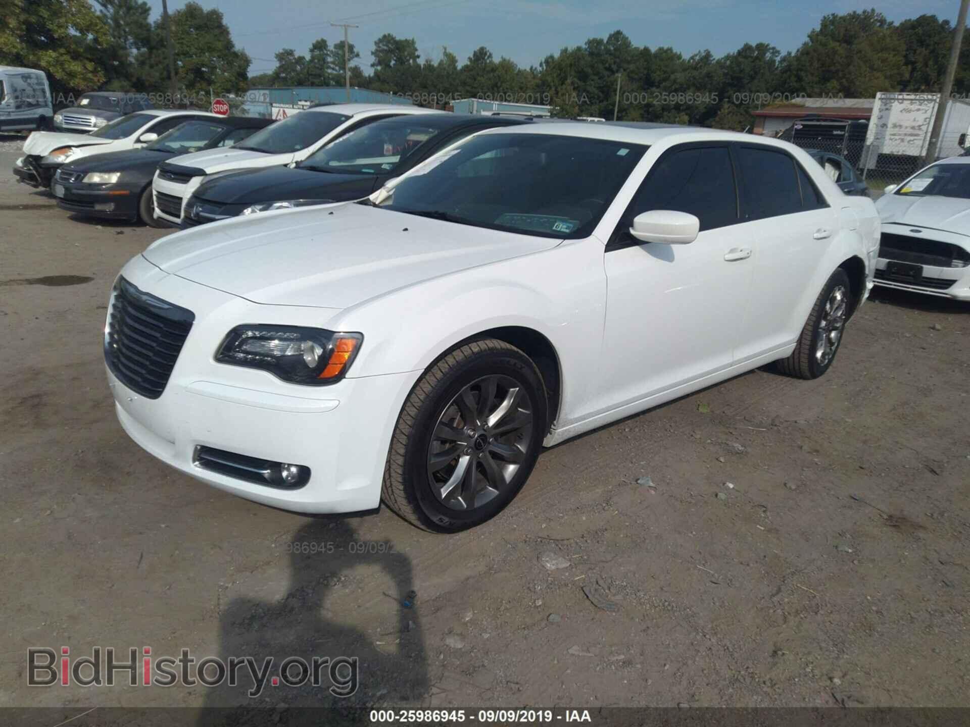 2014 CHRYSLER 300 - VIN: 2C3CCAGG6EH311887 - Фото 2